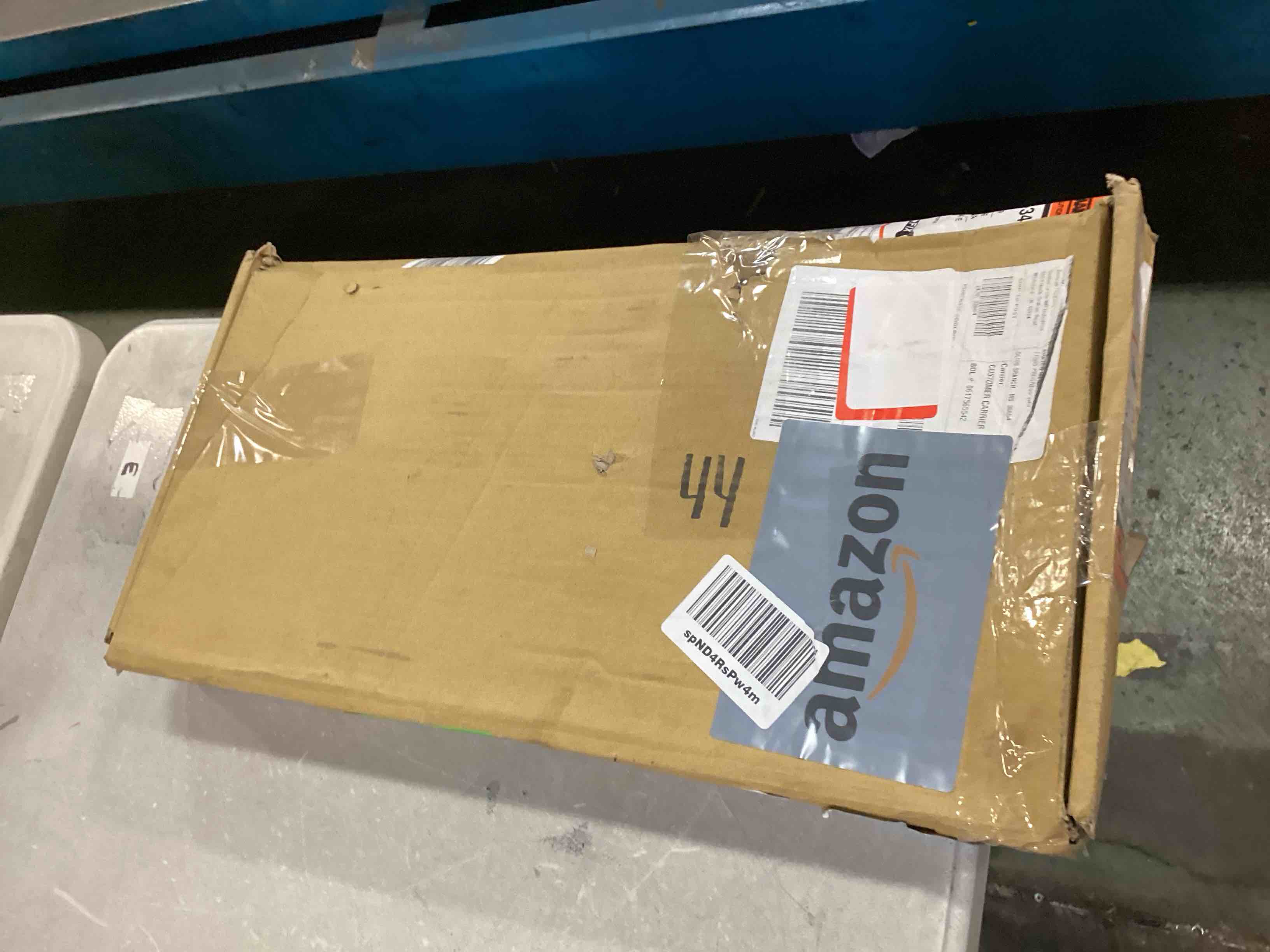 https://s3.amazonaws.com/lotting-images-prod/bidfta/GRN6686989_1720639747088.jpeg