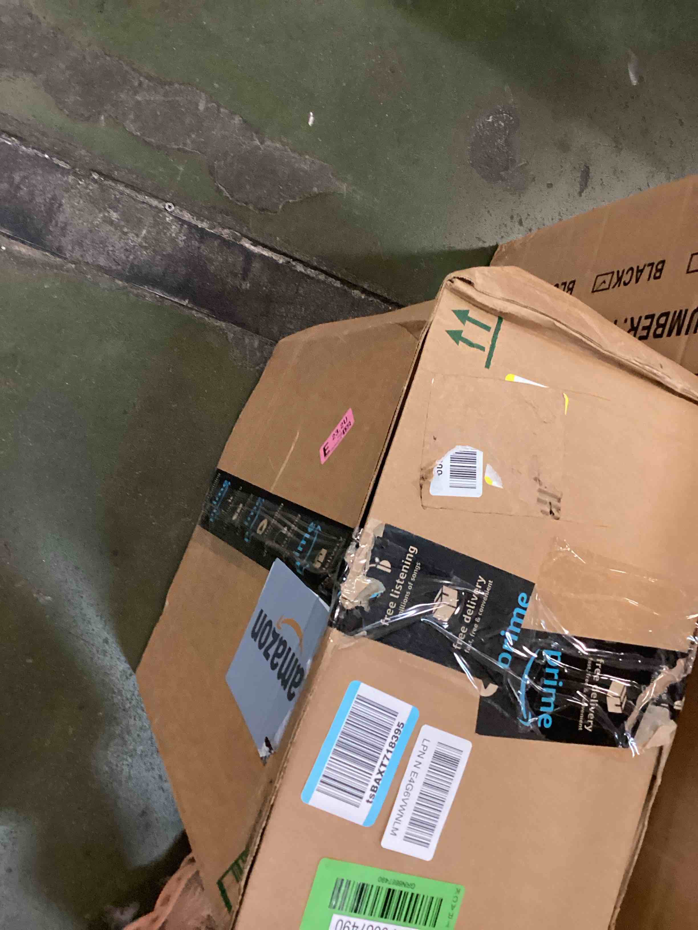 https://s3.amazonaws.com/lotting-images-prod/bidfta/GRN6687490_1720445907397.jpeg