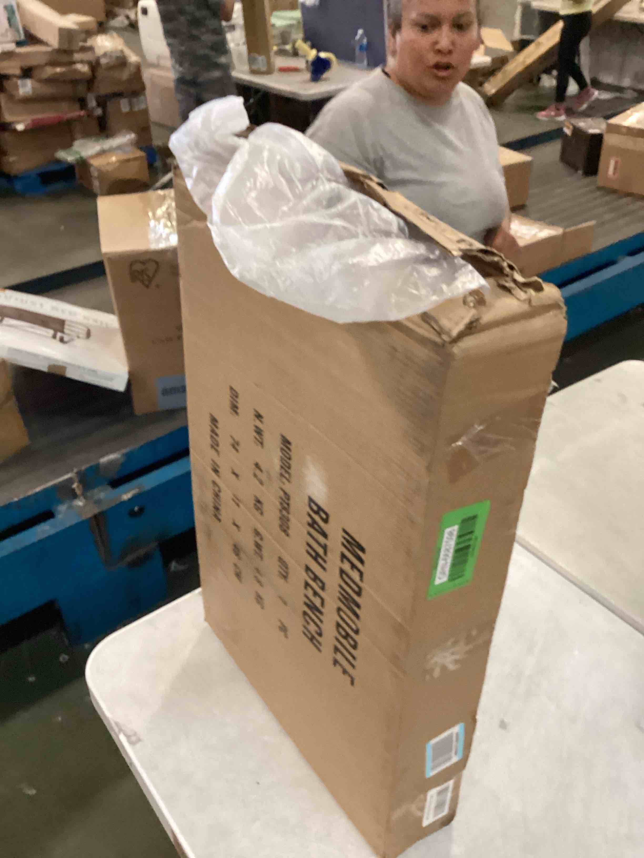 https://s3.amazonaws.com/lotting-images-prod/bidfta/GRN6687598_1720461473686.jpeg