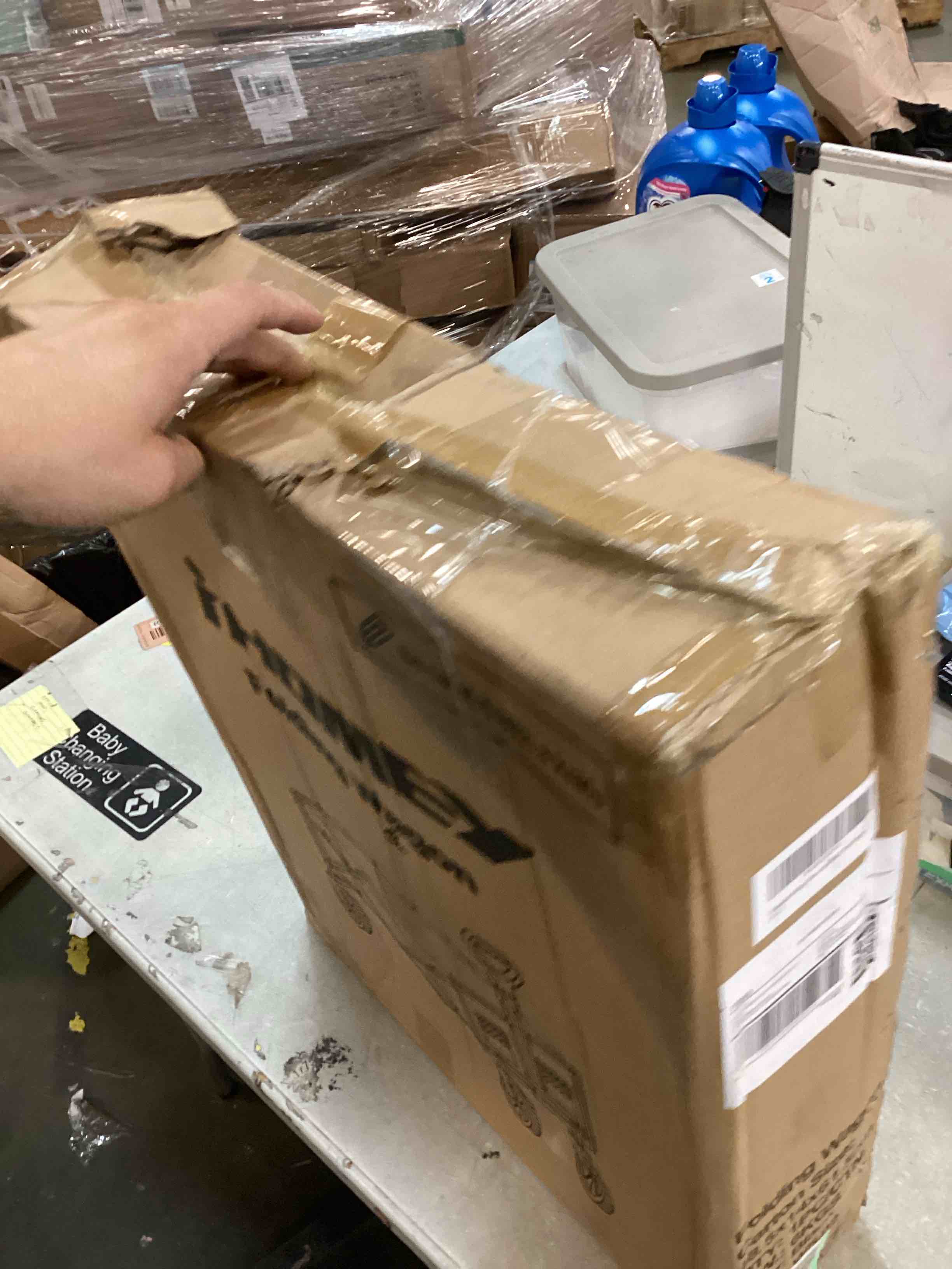 https://s3.amazonaws.com/lotting-images-prod/bidfta/GRN6687737_1720535809780.jpeg