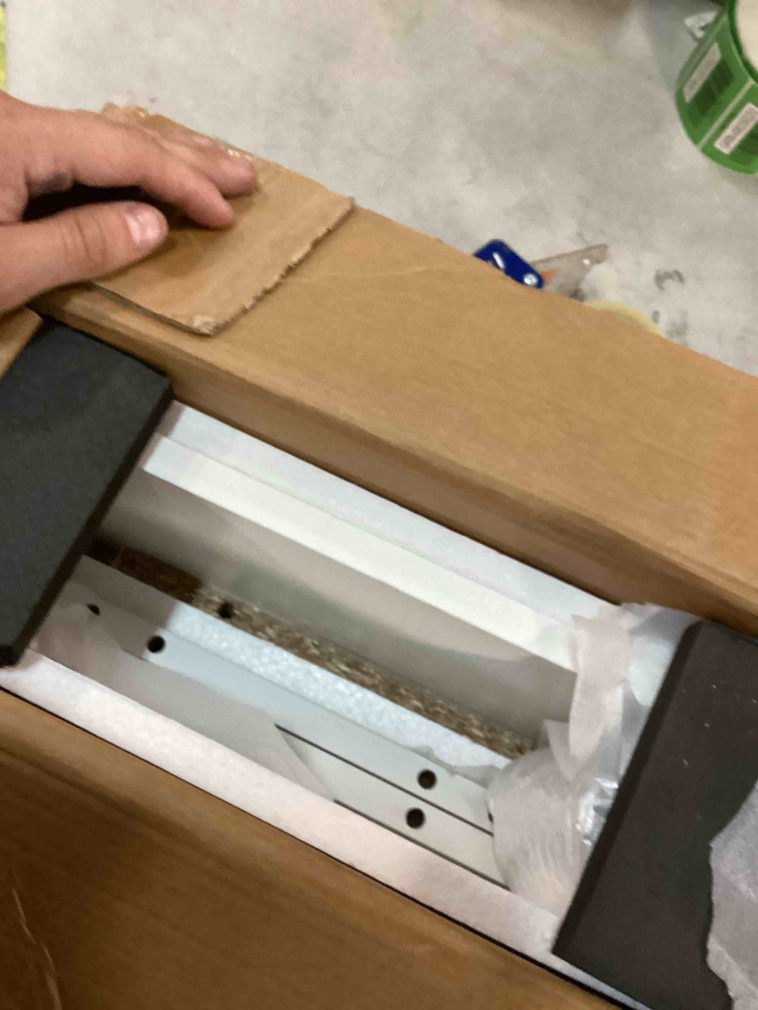 https://s3.amazonaws.com/lotting-images-prod/bidfta/GRN6687872_1720549759419.jpeg