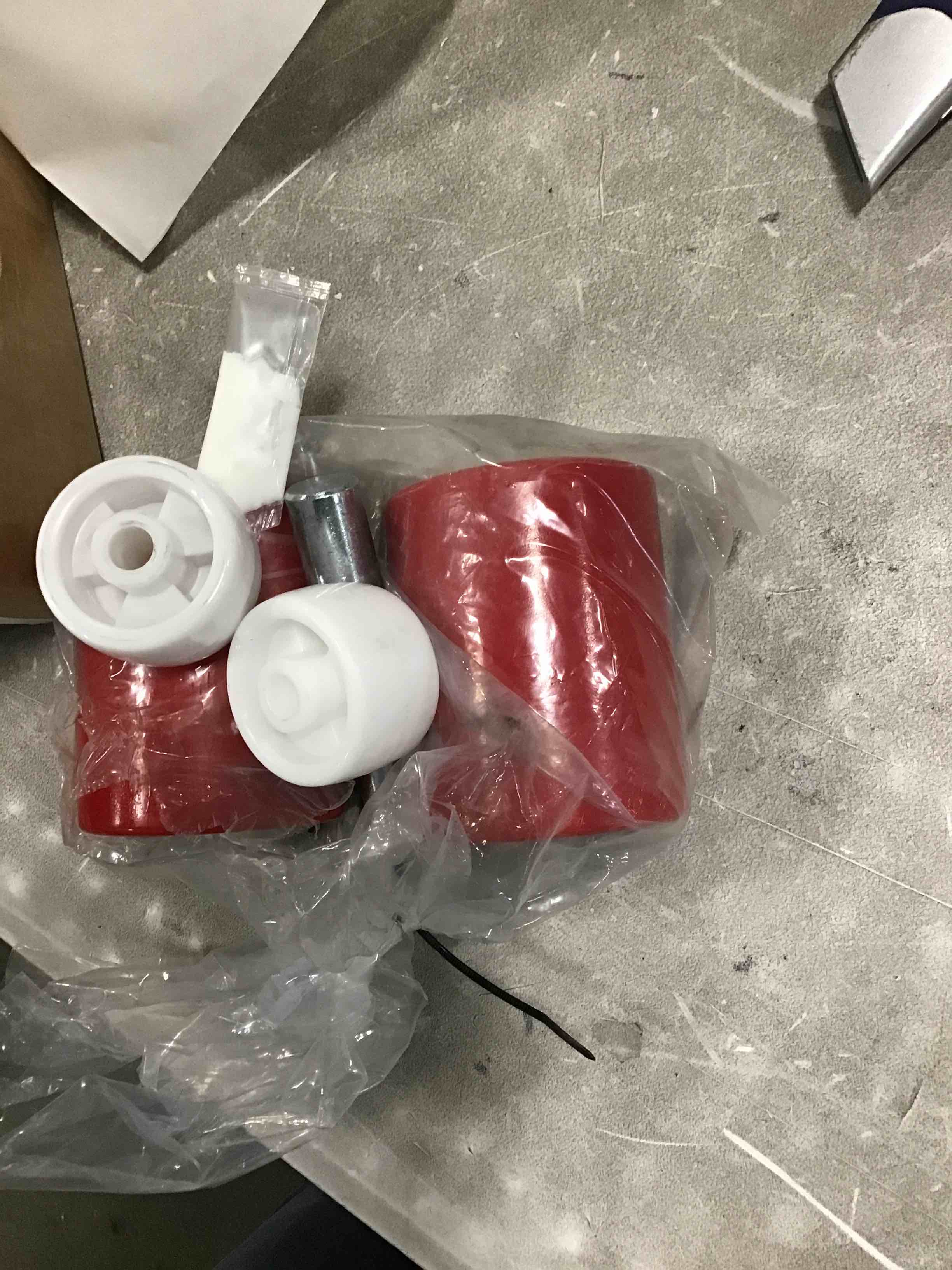 Juego completo de ruedas de carga para gato de palés/camión con ejes y rodillo de salida de entrada, 3 "x 3.75" con rodamientos ID 0.787 in Poly Tread Red