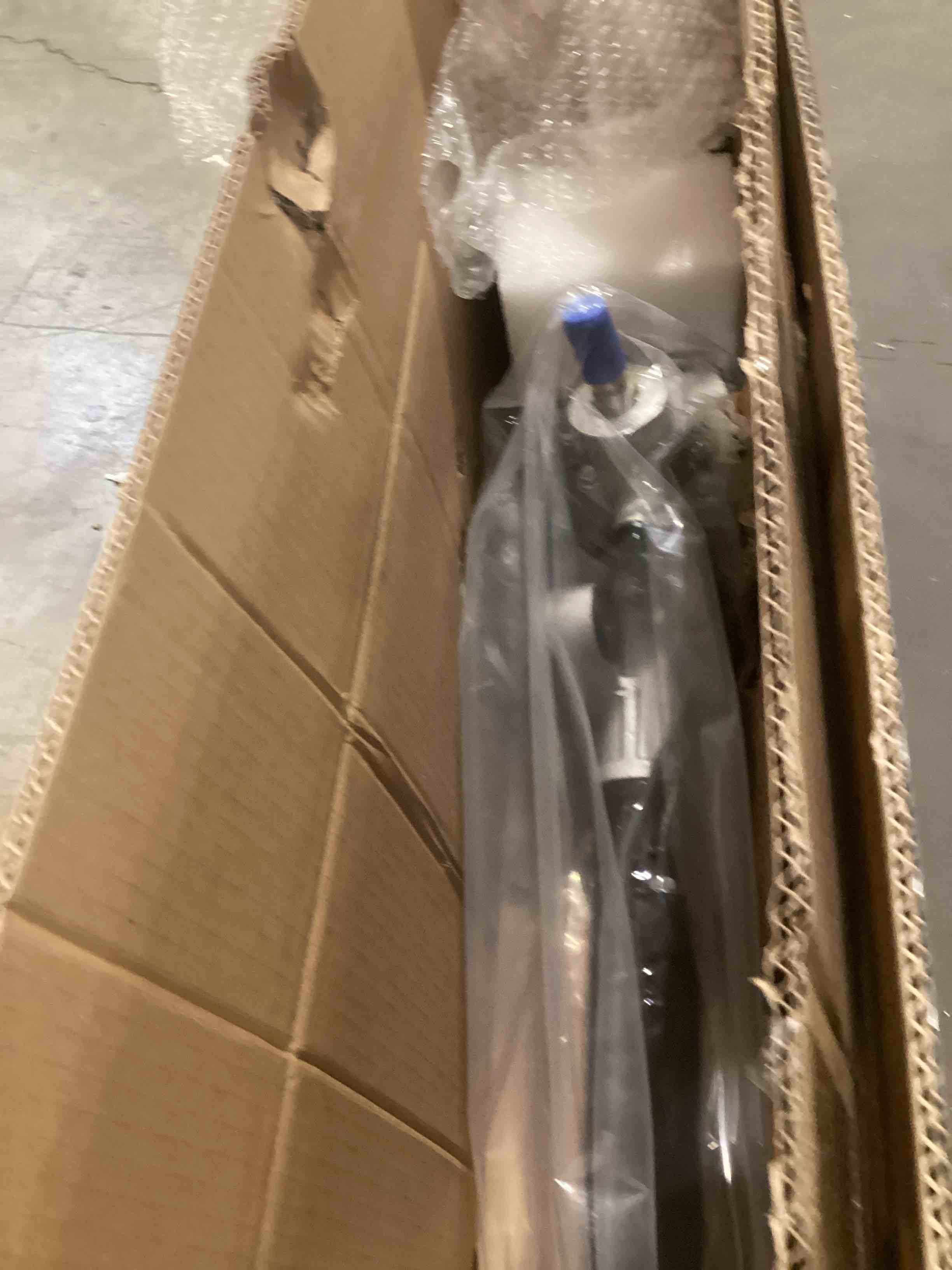 https://s3.amazonaws.com/lotting-images-prod/bidfta/GRN6695694_1722365647928.jpeg