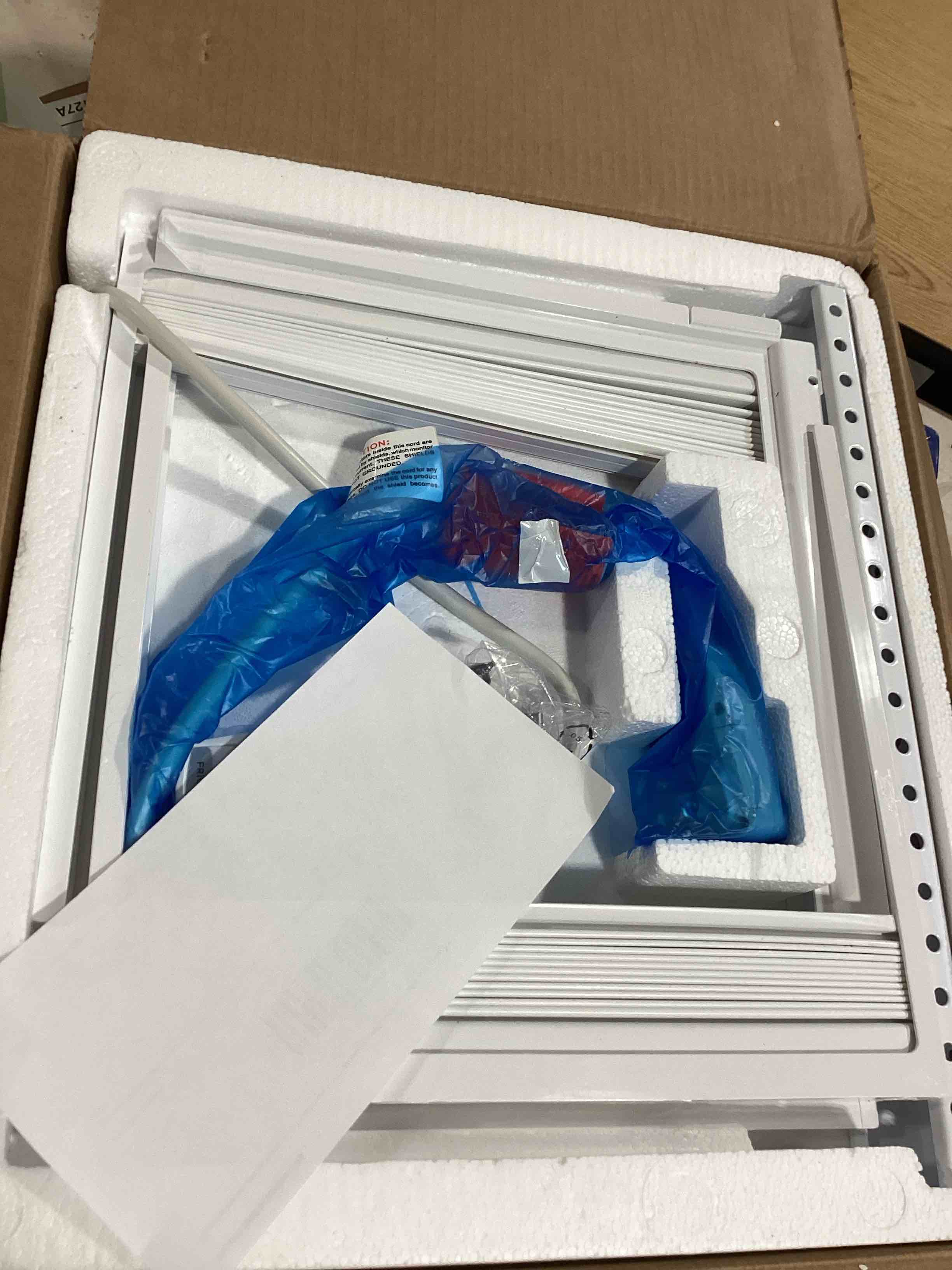 https://s3.amazonaws.com/lotting-images-prod/bidfta/GRN6698508_1723551810421.jpeg