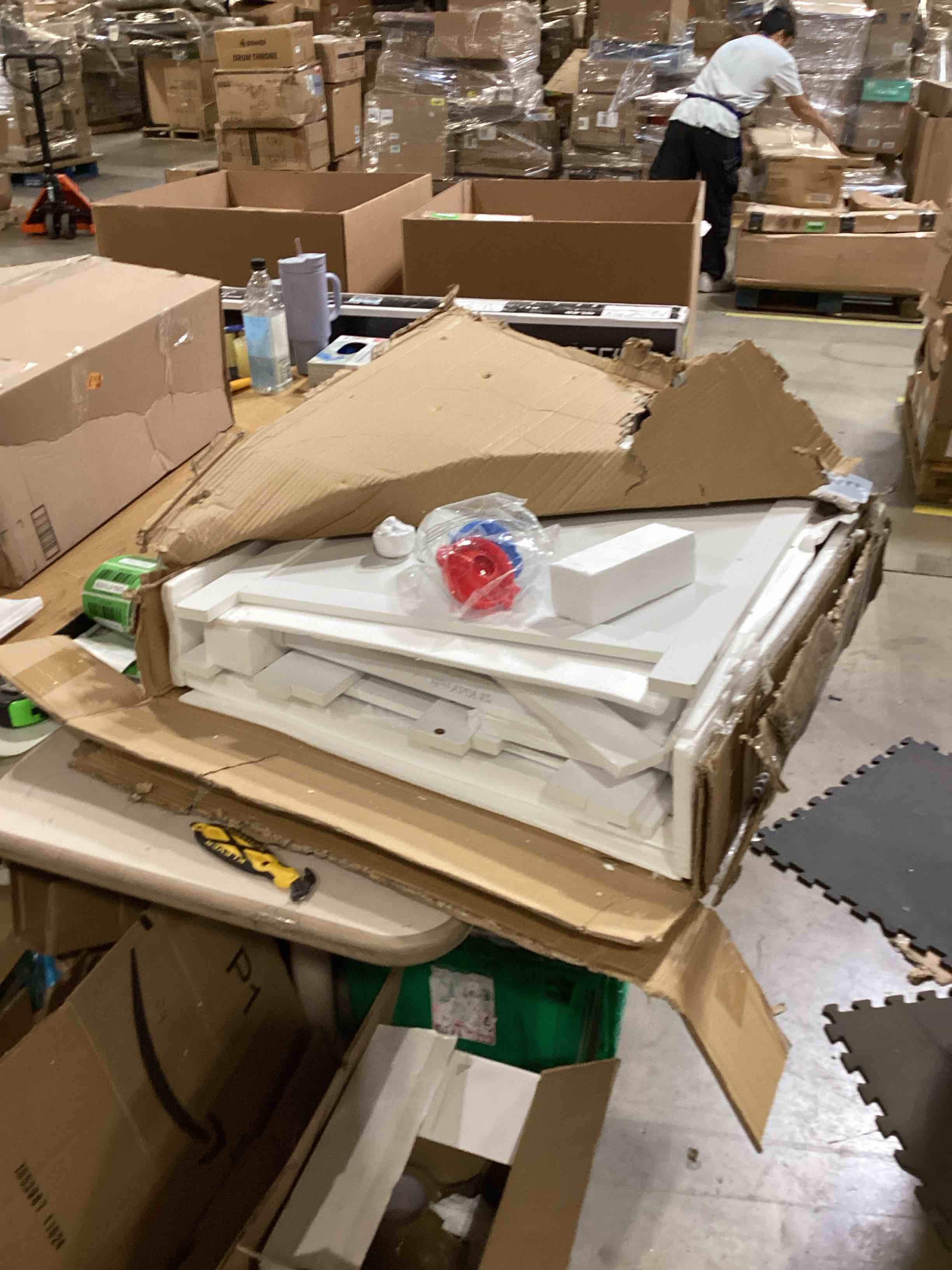 https://s3.amazonaws.com/lotting-images-prod/bidfta/GRN6700940_1726251740307.jpeg