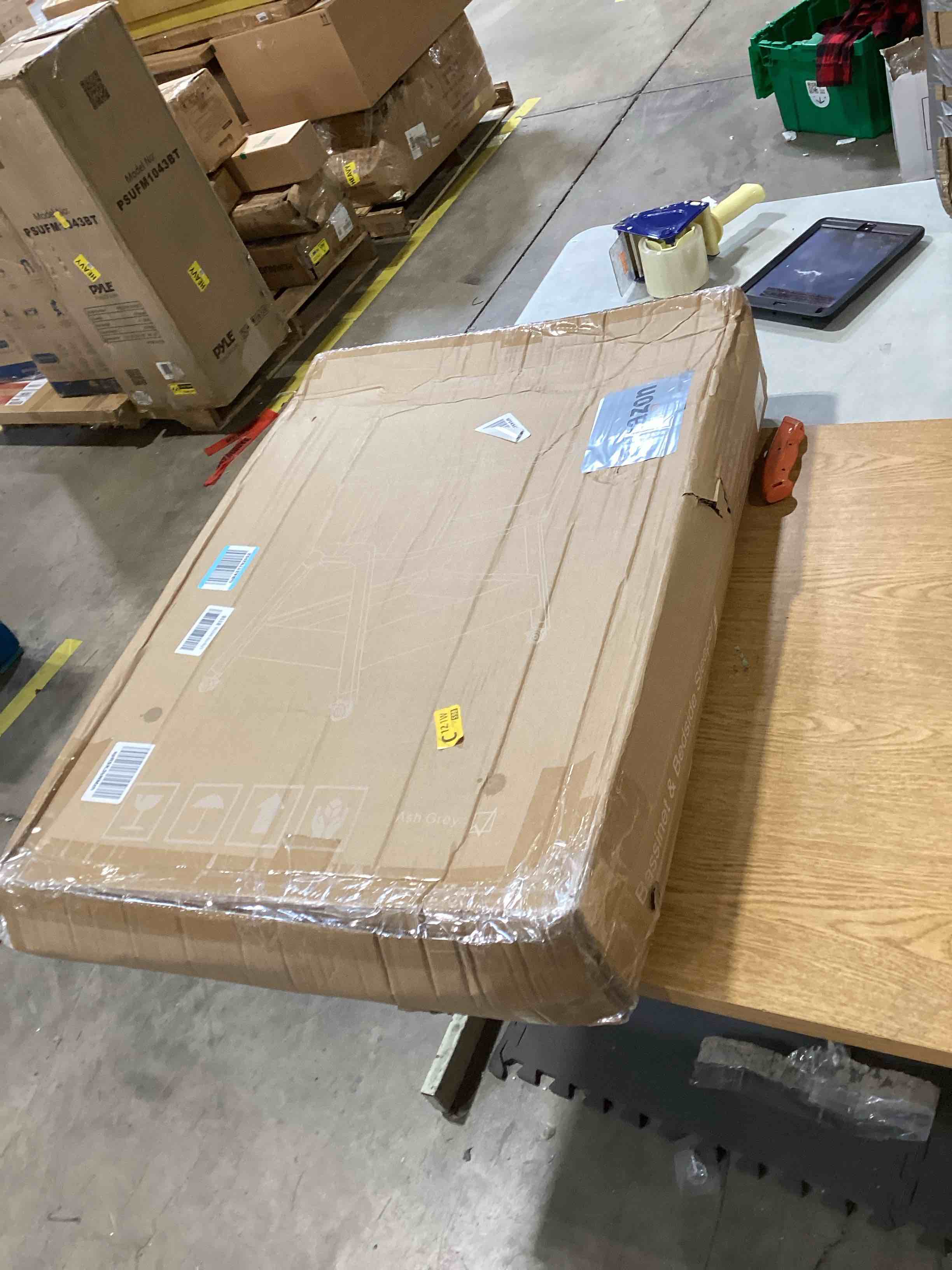 https://s3.amazonaws.com/lotting-images-prod/bidfta/GRN6702660_1724181246549.jpeg