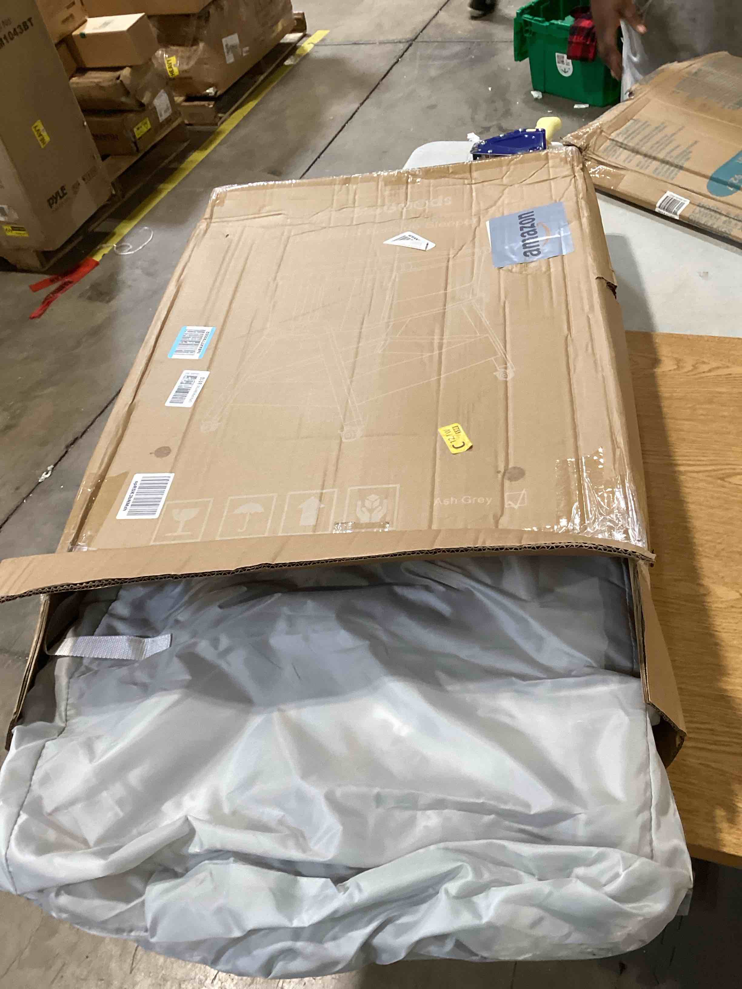https://s3.amazonaws.com/lotting-images-prod/bidfta/GRN6702660_1724181332952.jpeg