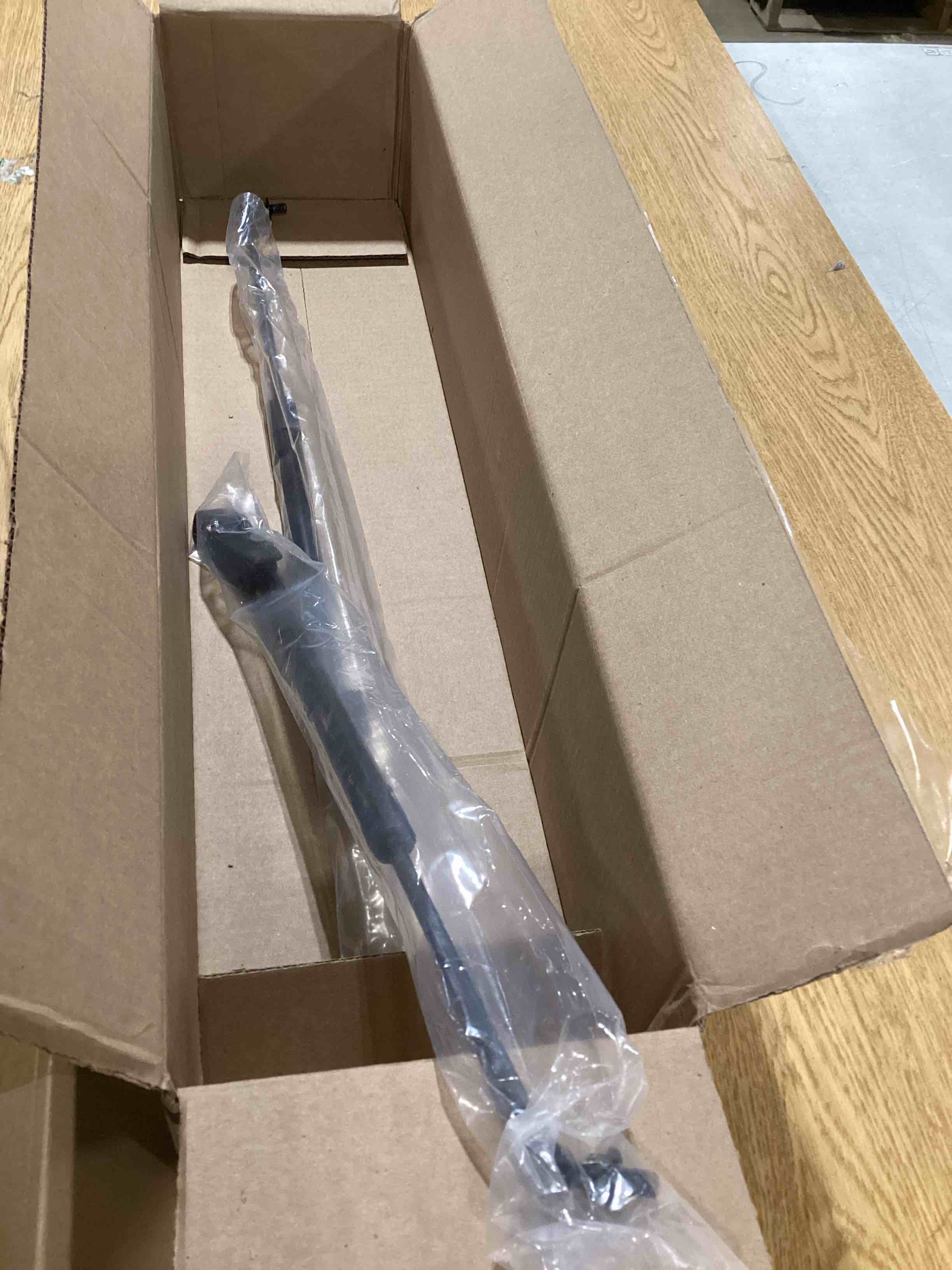 https://s3.amazonaws.com/lotting-images-prod/bidfta/GRN6703323_1725449960911.jpeg