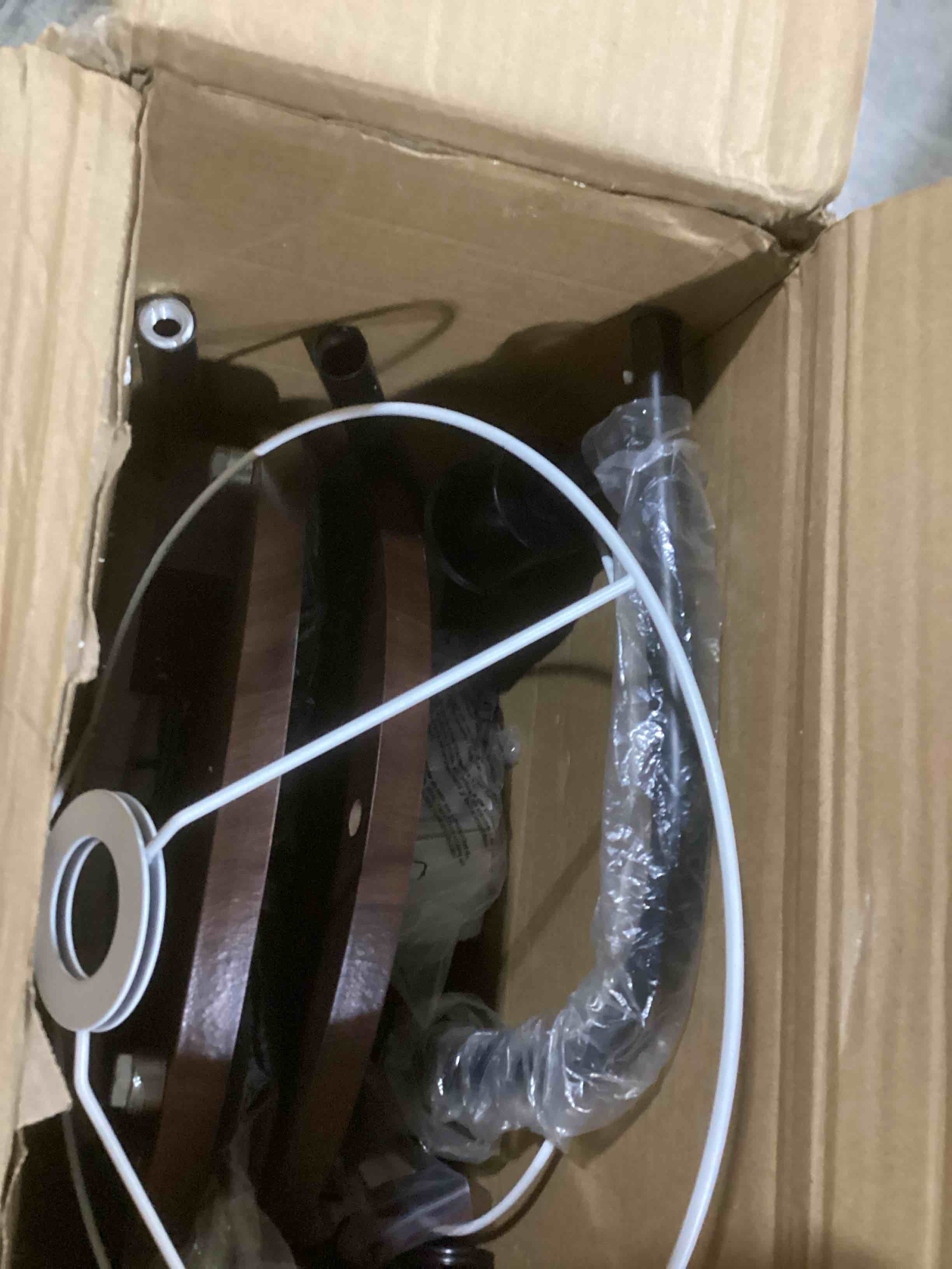 https://s3.amazonaws.com/lotting-images-prod/bidfta/GRN6705124_1738165694545.jpeg