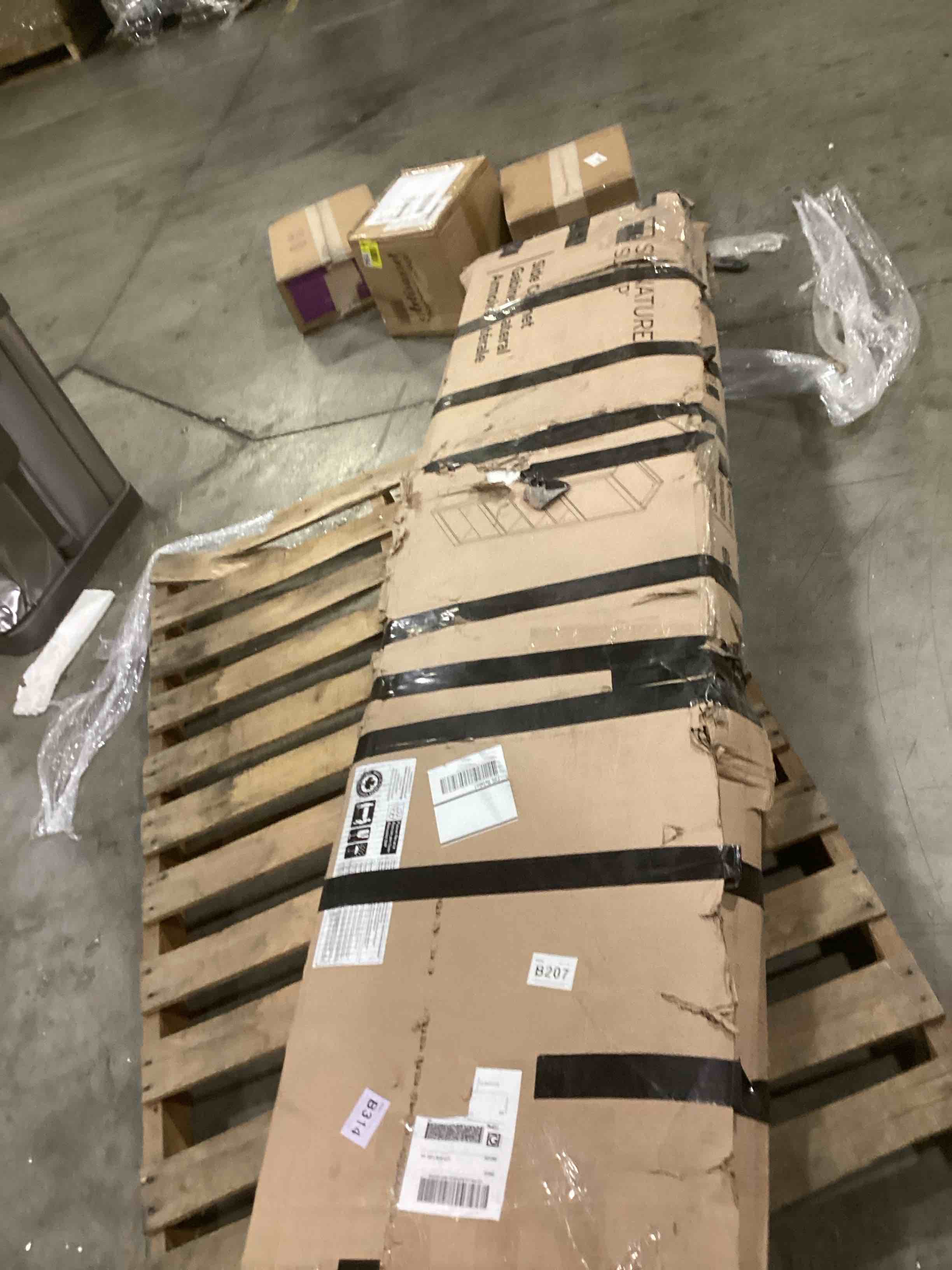 https://s3.amazonaws.com/lotting-images-prod/bidfta/GRN6705140_1738173828424.jpeg