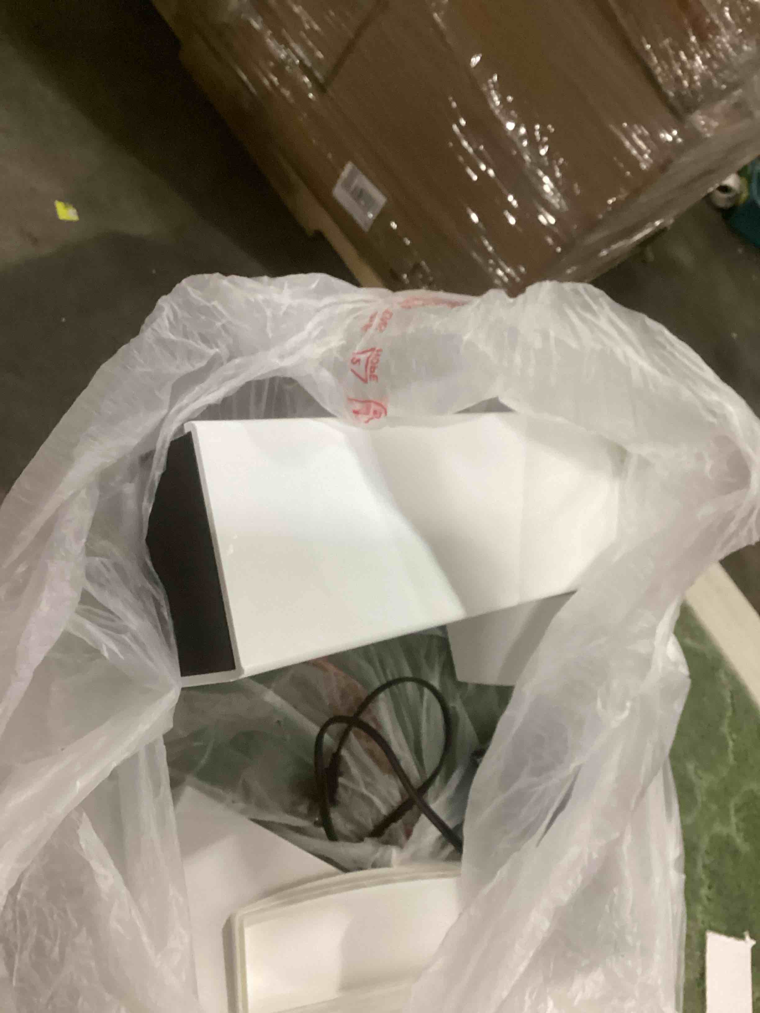 https://s3.amazonaws.com/lotting-images-prod/bidfta/GRN6705358_1738590496013.jpeg