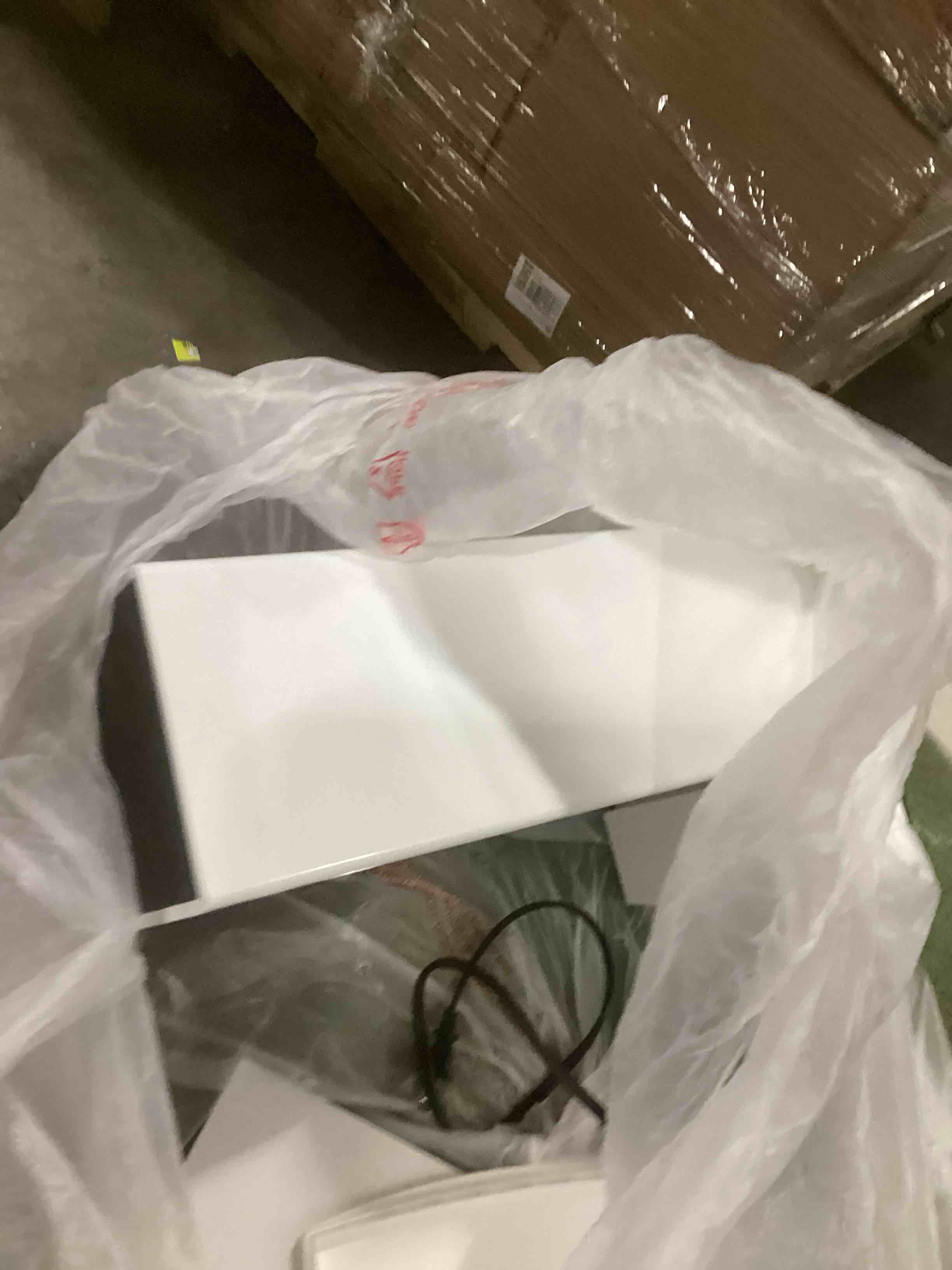https://s3.amazonaws.com/lotting-images-prod/bidfta/GRN6705358_1738590498062.jpeg