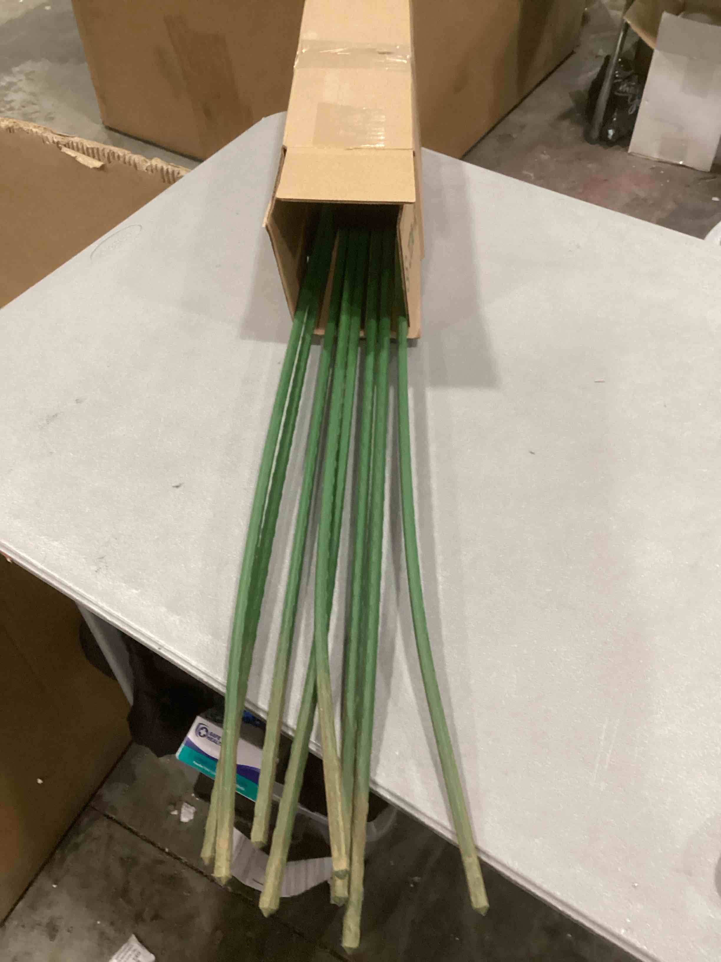 https://s3.amazonaws.com/lotting-images-prod/bidfta/GRN6706097_1737478619457.jpeg