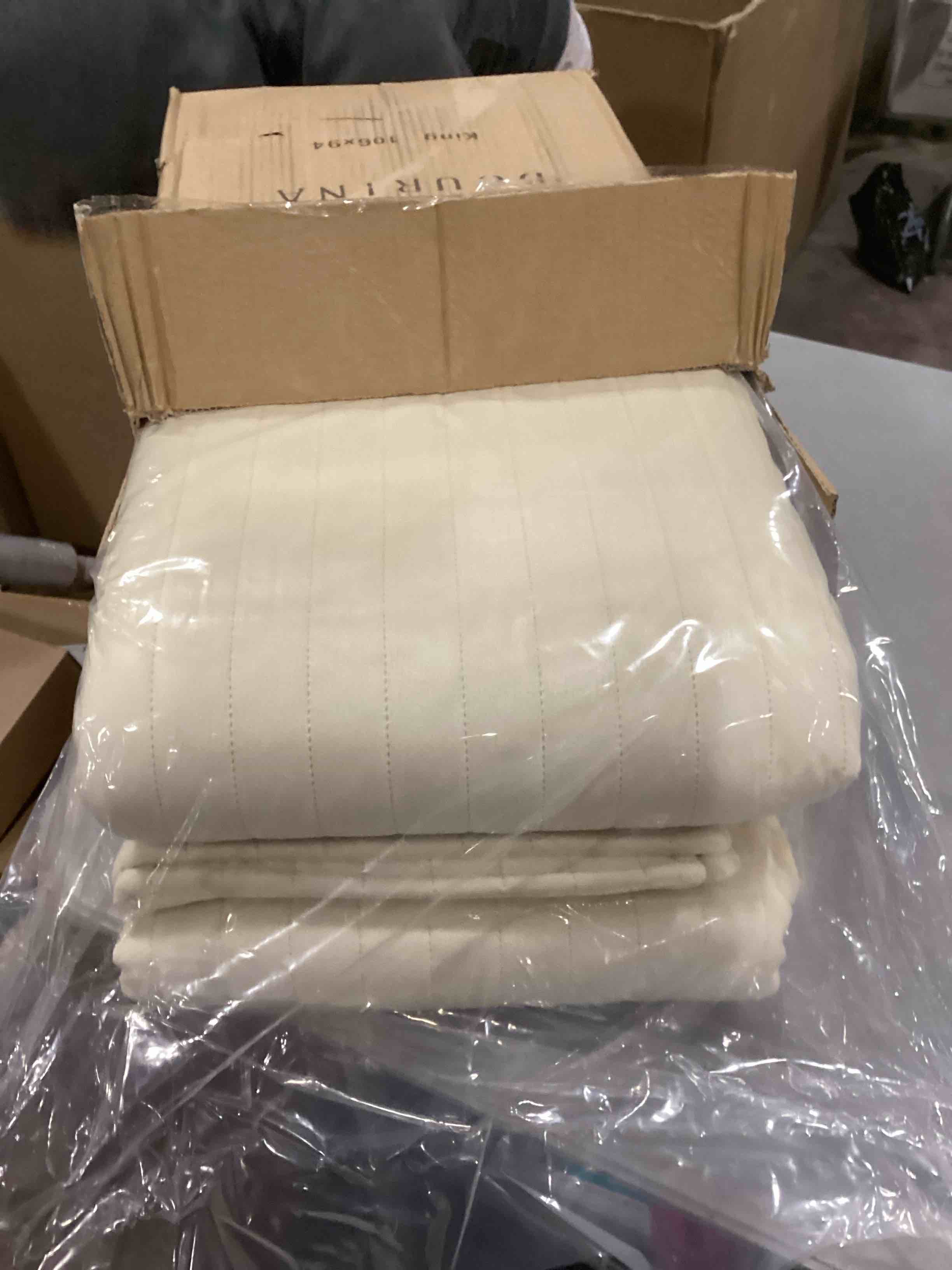 https://s3.amazonaws.com/lotting-images-prod/bidfta/GRN6706658_1737979617410.jpeg