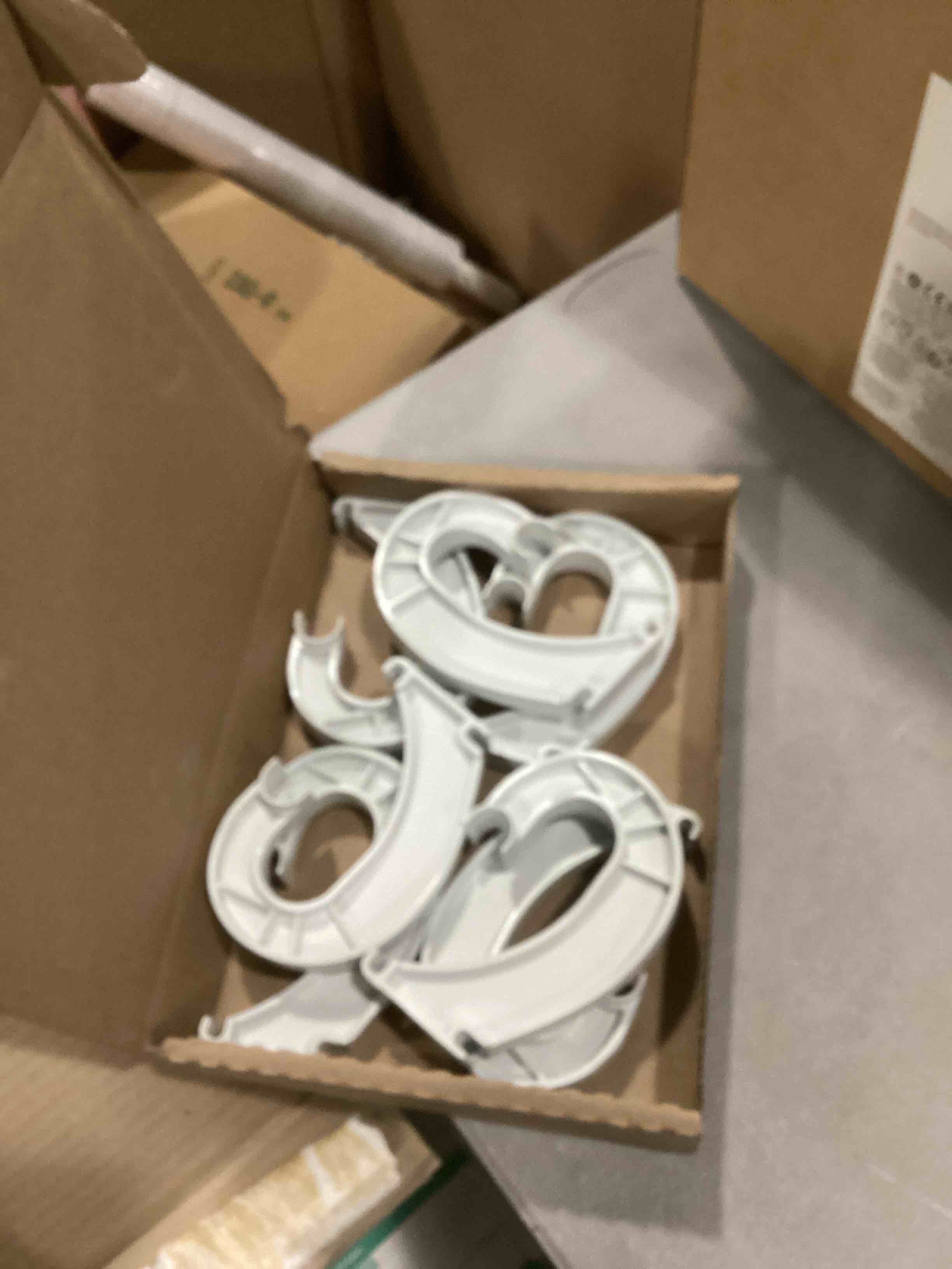 https://s3.amazonaws.com/lotting-images-prod/bidfta/GRN6706766_1738001955714.jpeg