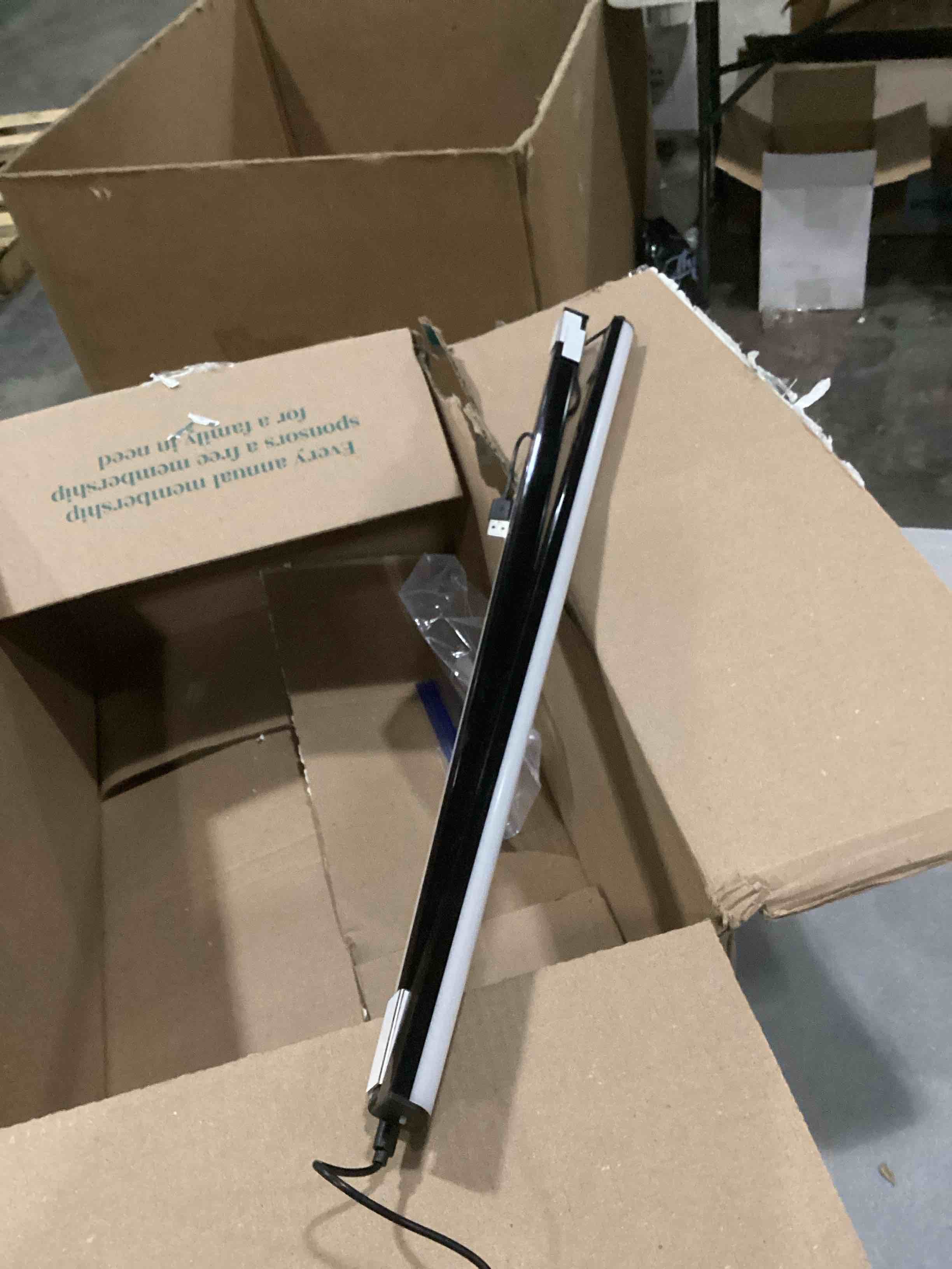 https://s3.amazonaws.com/lotting-images-prod/bidfta/GRN6706877_1738075109291.jpeg