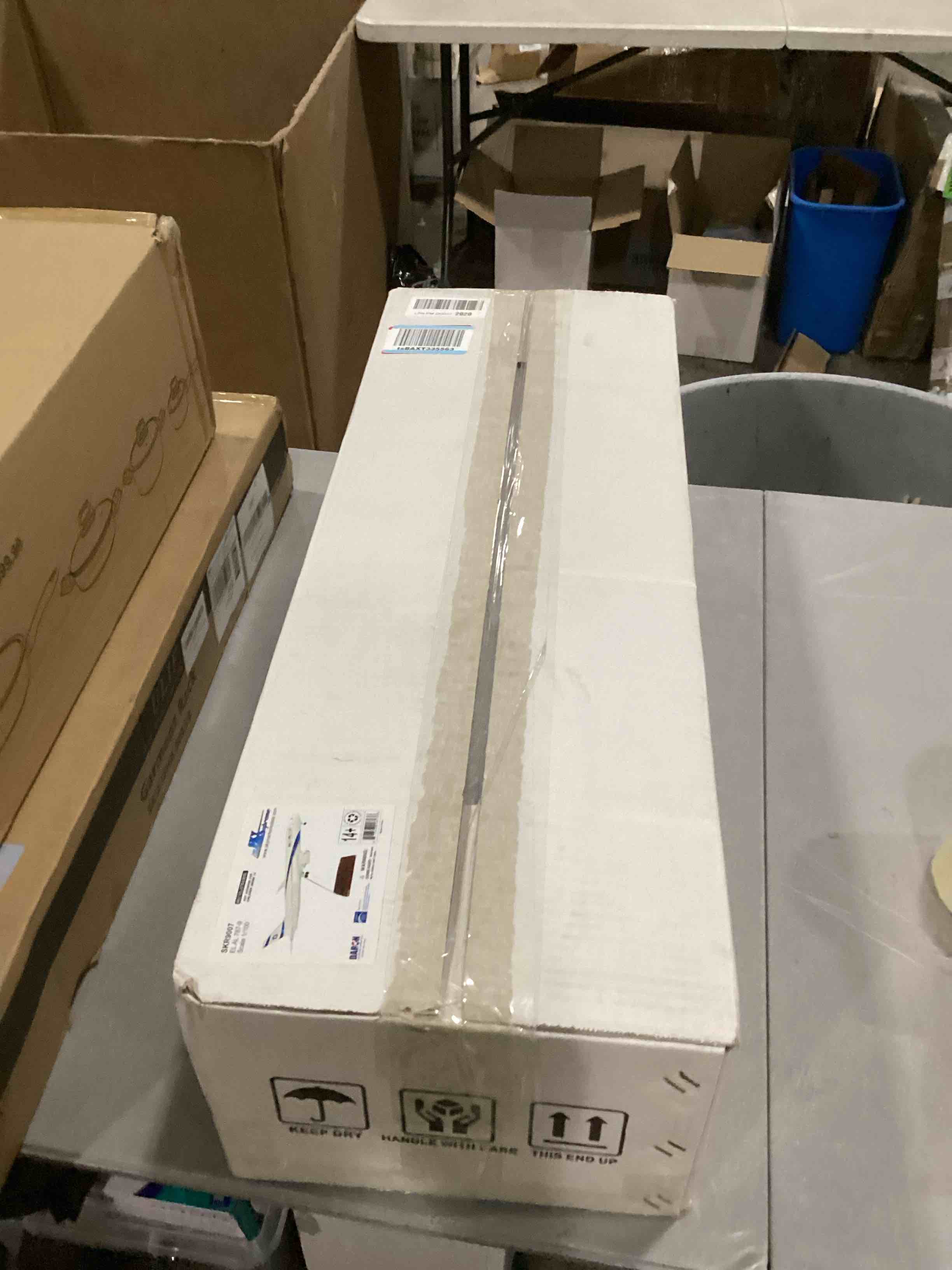 https://s3.amazonaws.com/lotting-images-prod/bidfta/GRN6706900_1738079339039.jpeg