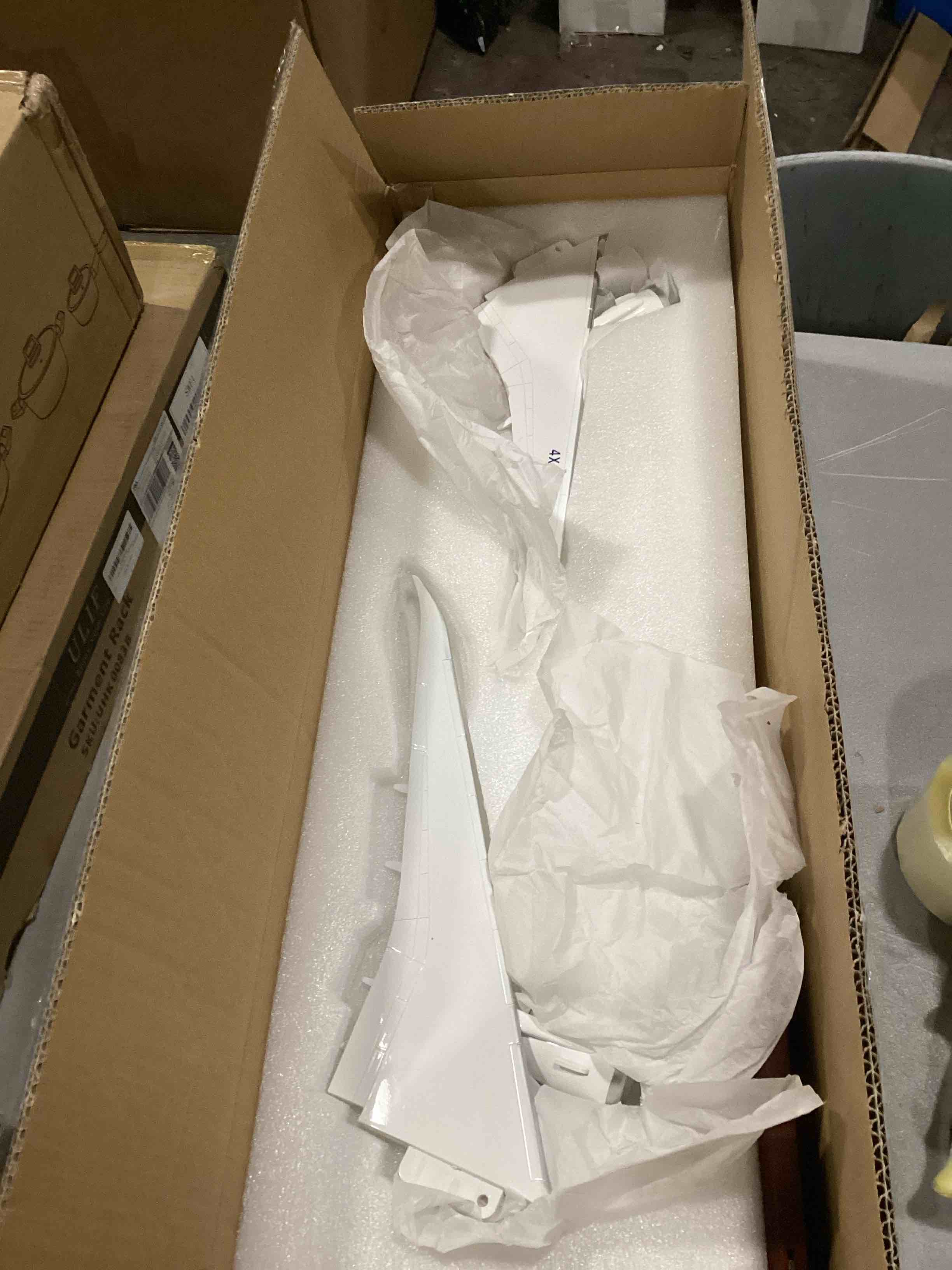 https://s3.amazonaws.com/lotting-images-prod/bidfta/GRN6706900_1738079372128.jpeg