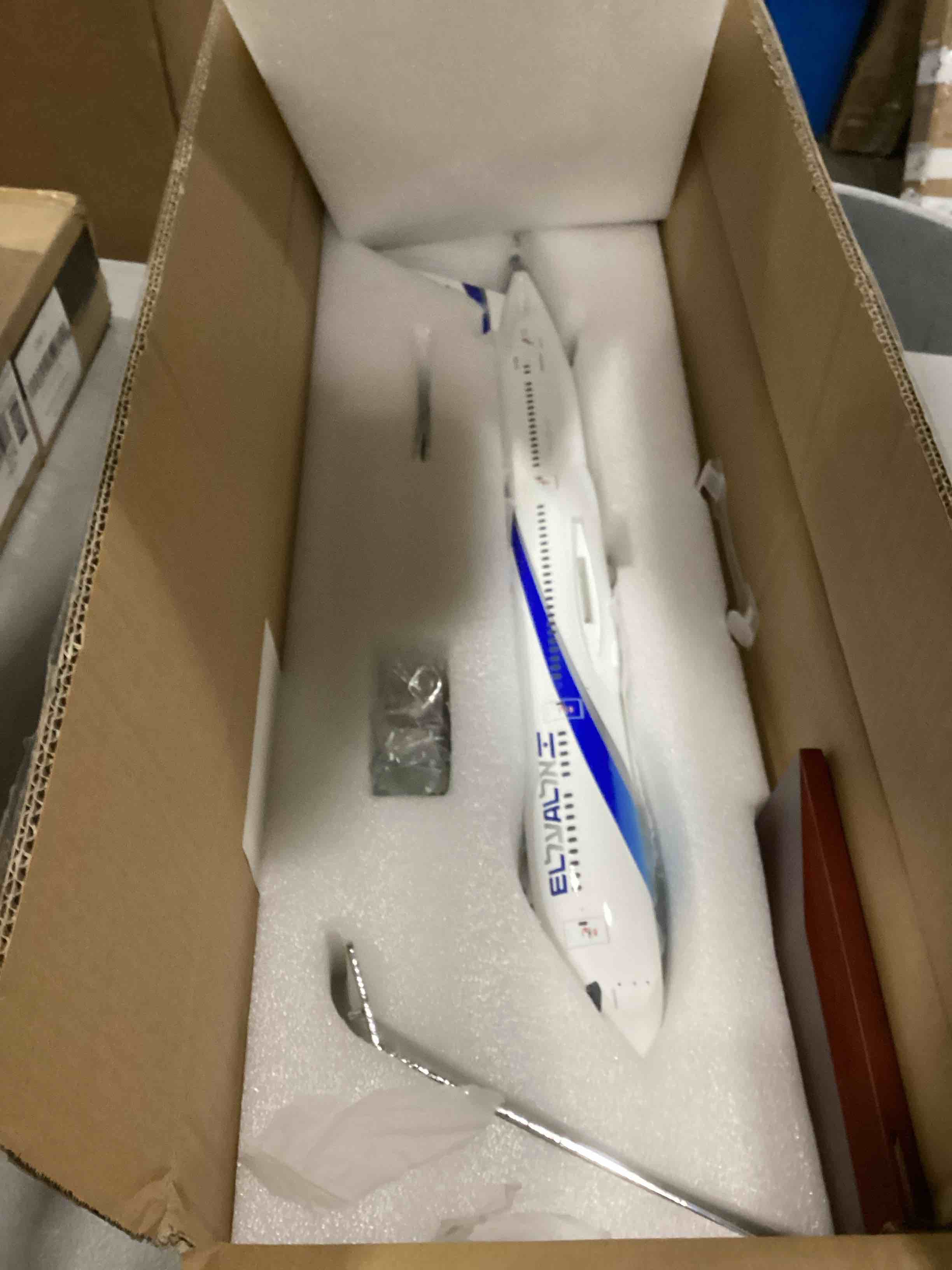 https://s3.amazonaws.com/lotting-images-prod/bidfta/GRN6706900_1738079388458.jpeg