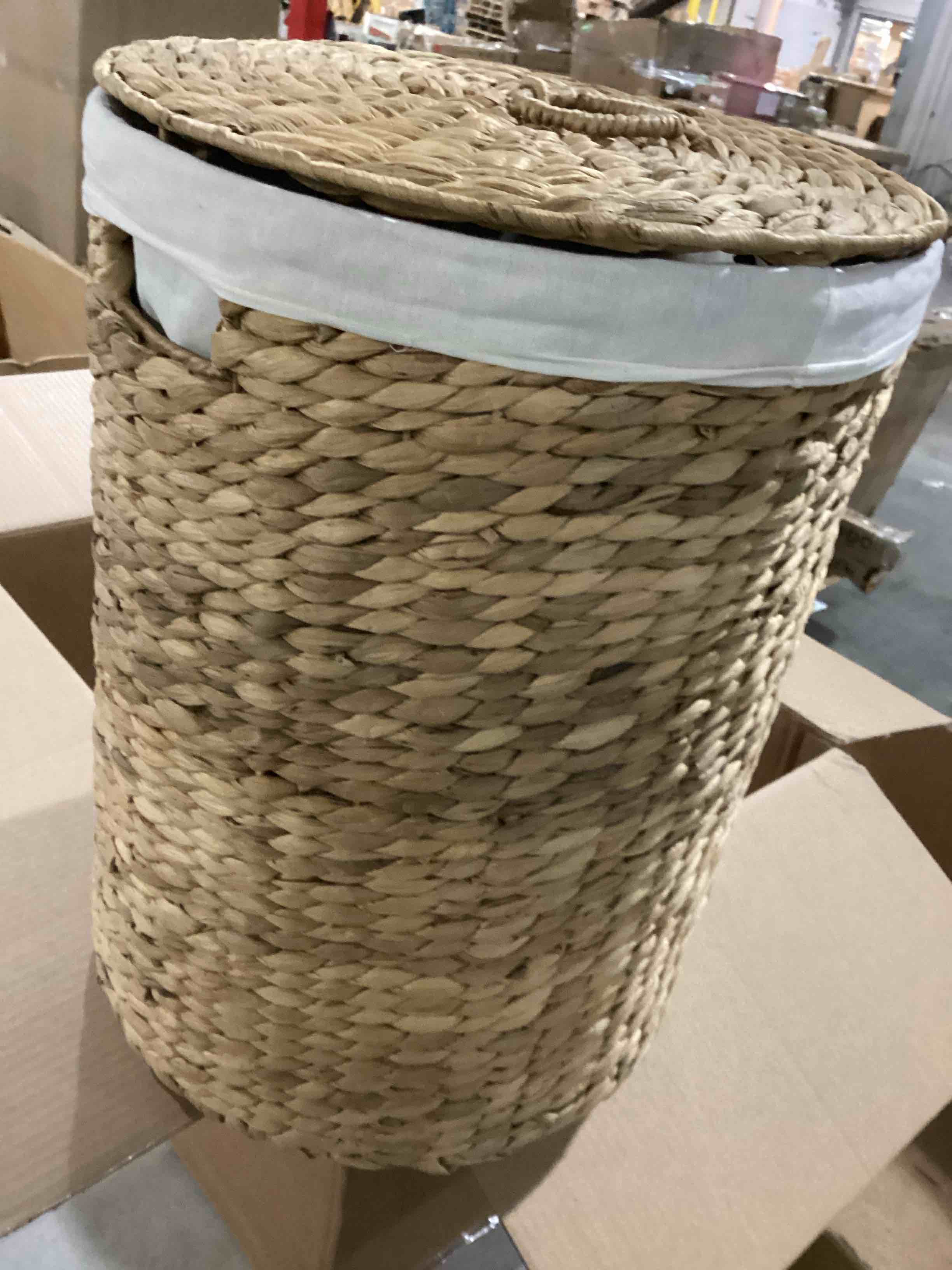 https://s3.amazonaws.com/lotting-images-prod/bidfta/GRN6707373_1735064702019.jpeg