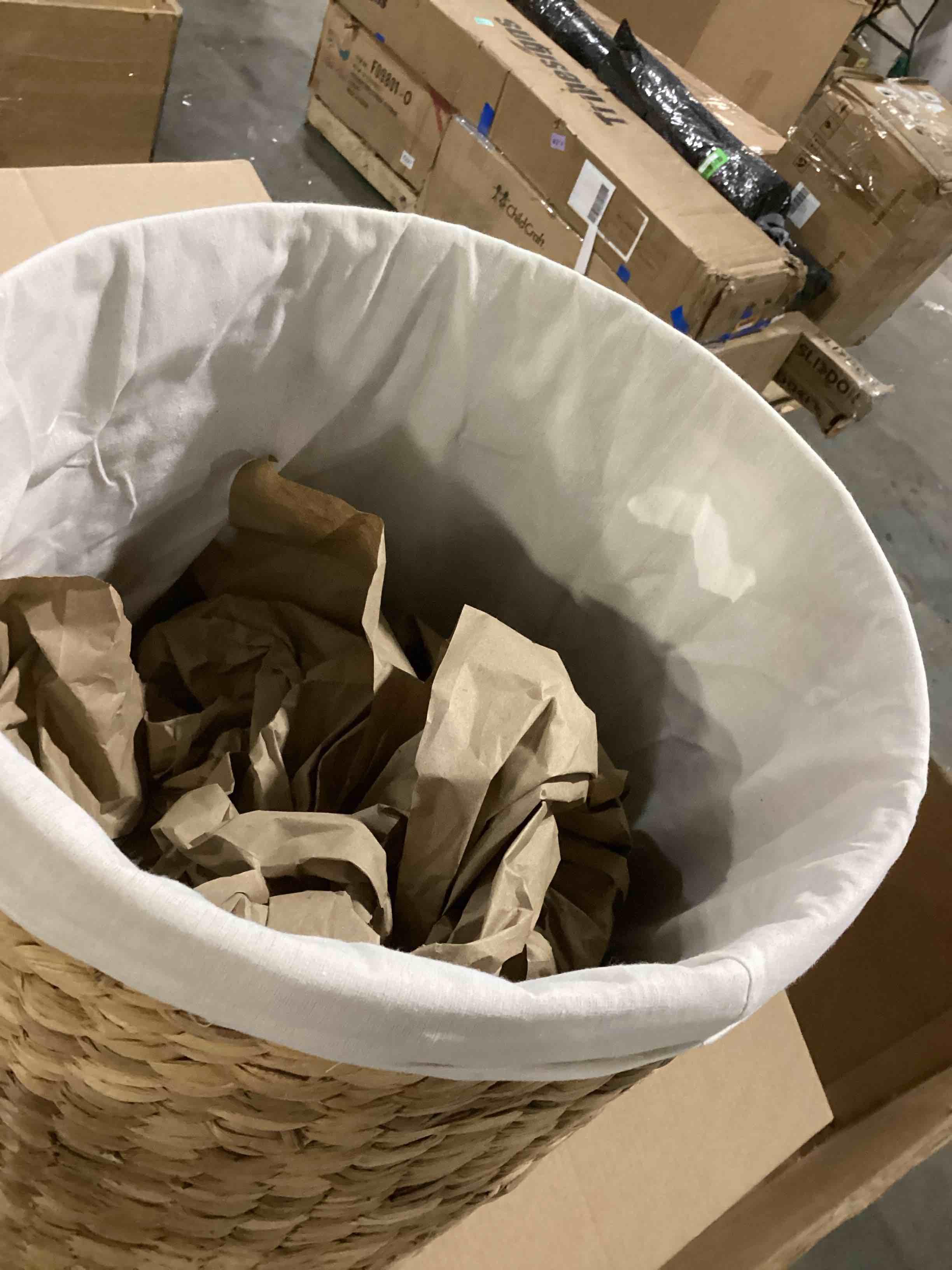 https://s3.amazonaws.com/lotting-images-prod/bidfta/GRN6707373_1735064708671.jpeg