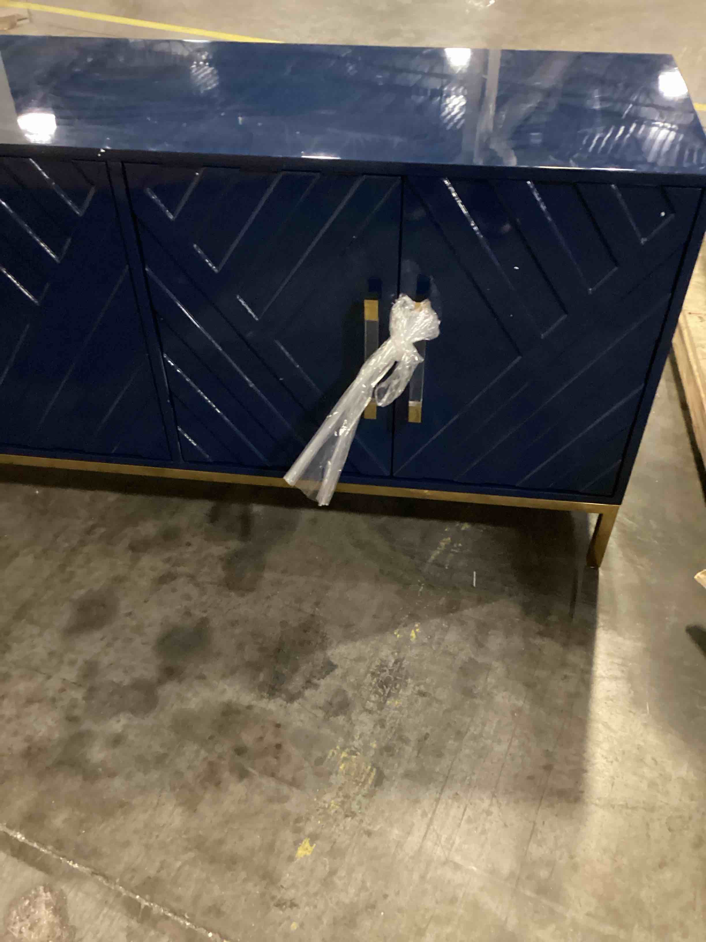 https://s3.amazonaws.com/lotting-images-prod/bidfta/GRN6707575_1735666759704.jpeg