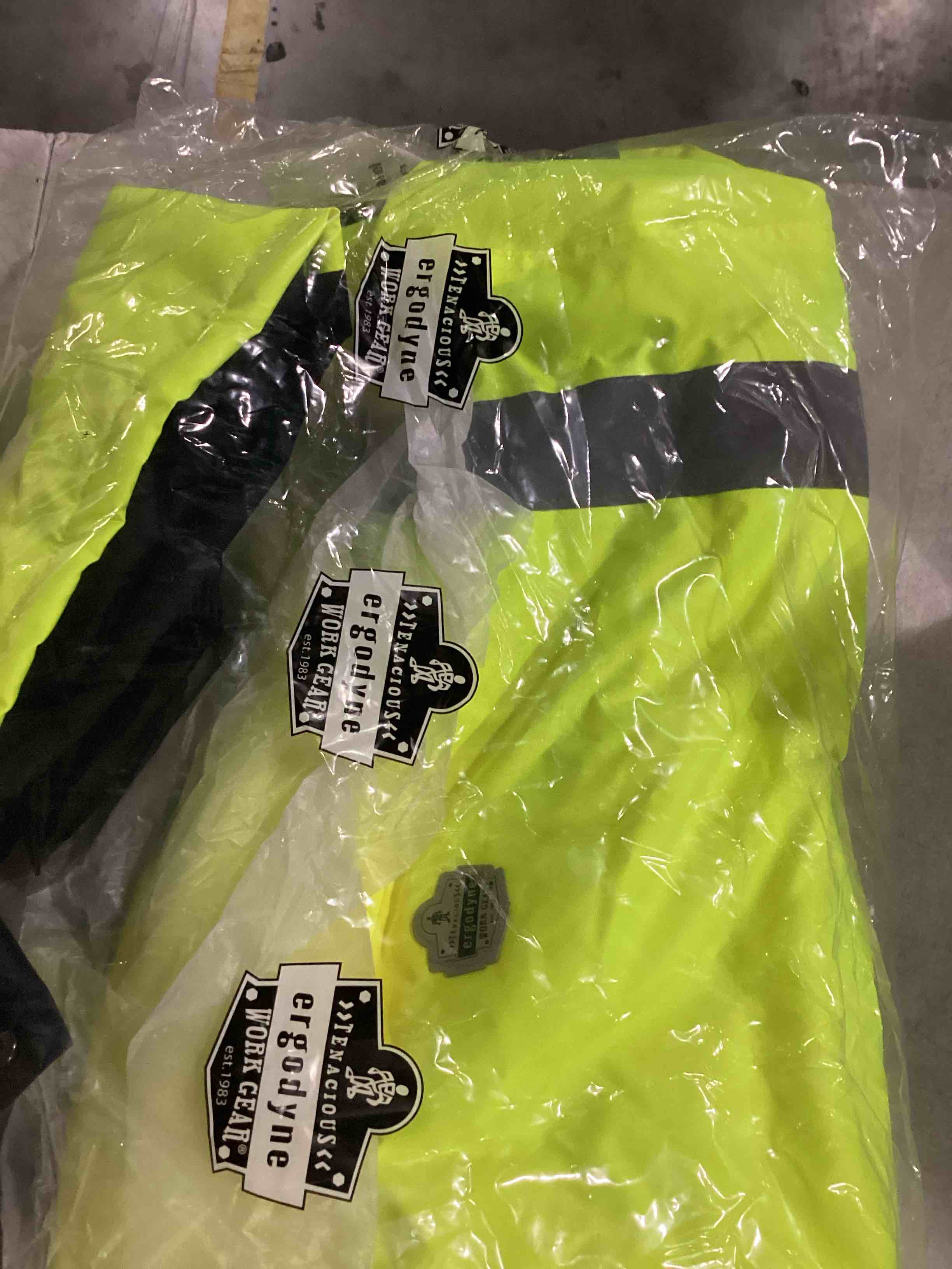 https://s3.amazonaws.com/lotting-images-prod/bidfta/GRN6707648_1735929010827.jpeg