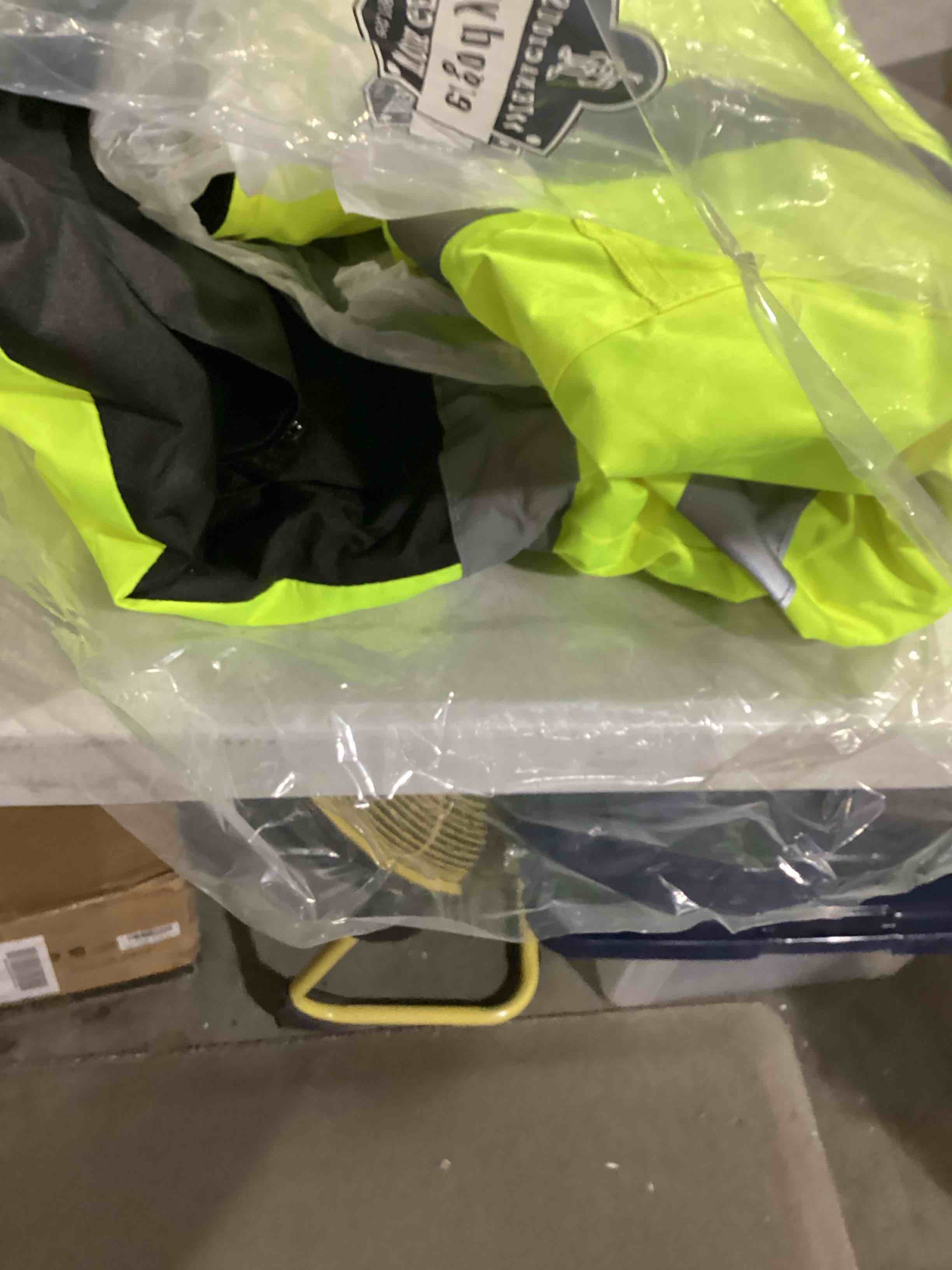 https://s3.amazonaws.com/lotting-images-prod/bidfta/GRN6707648_1735929017405.jpeg