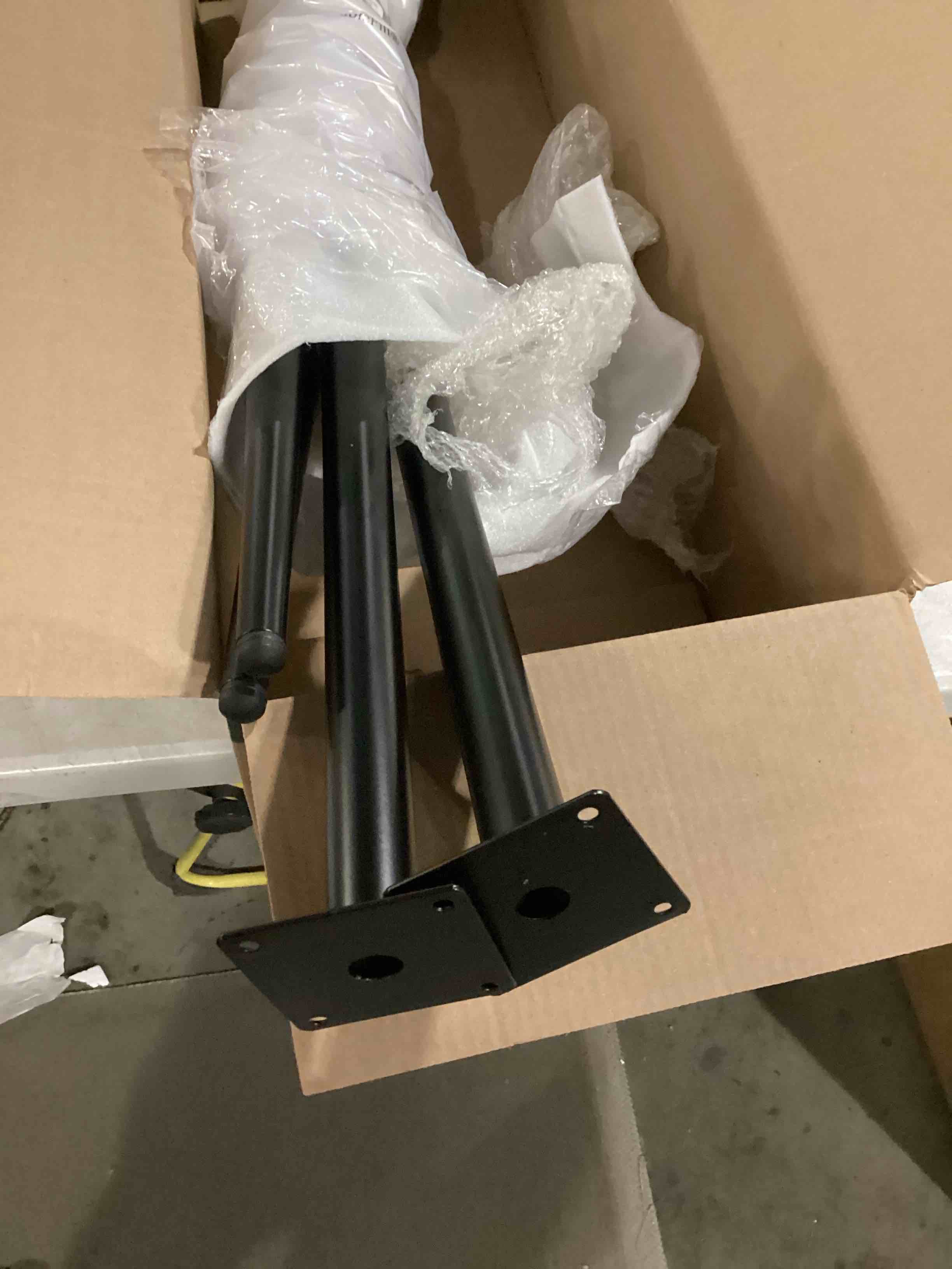 https://s3.amazonaws.com/lotting-images-prod/bidfta/GRN6707723_1736263667878.jpeg