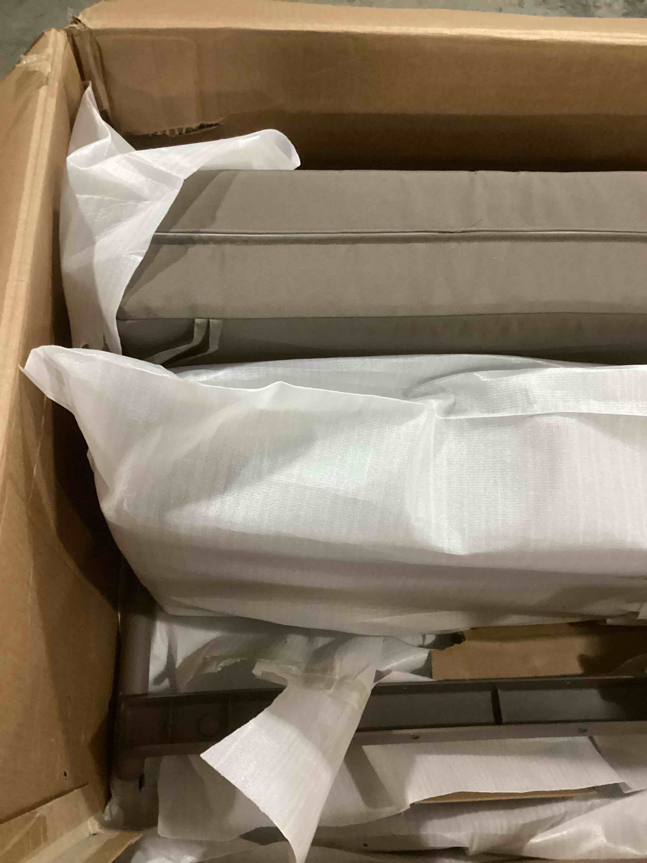 https://s3.amazonaws.com/lotting-images-prod/bidfta/GRN6707771_1736339840931.jpeg