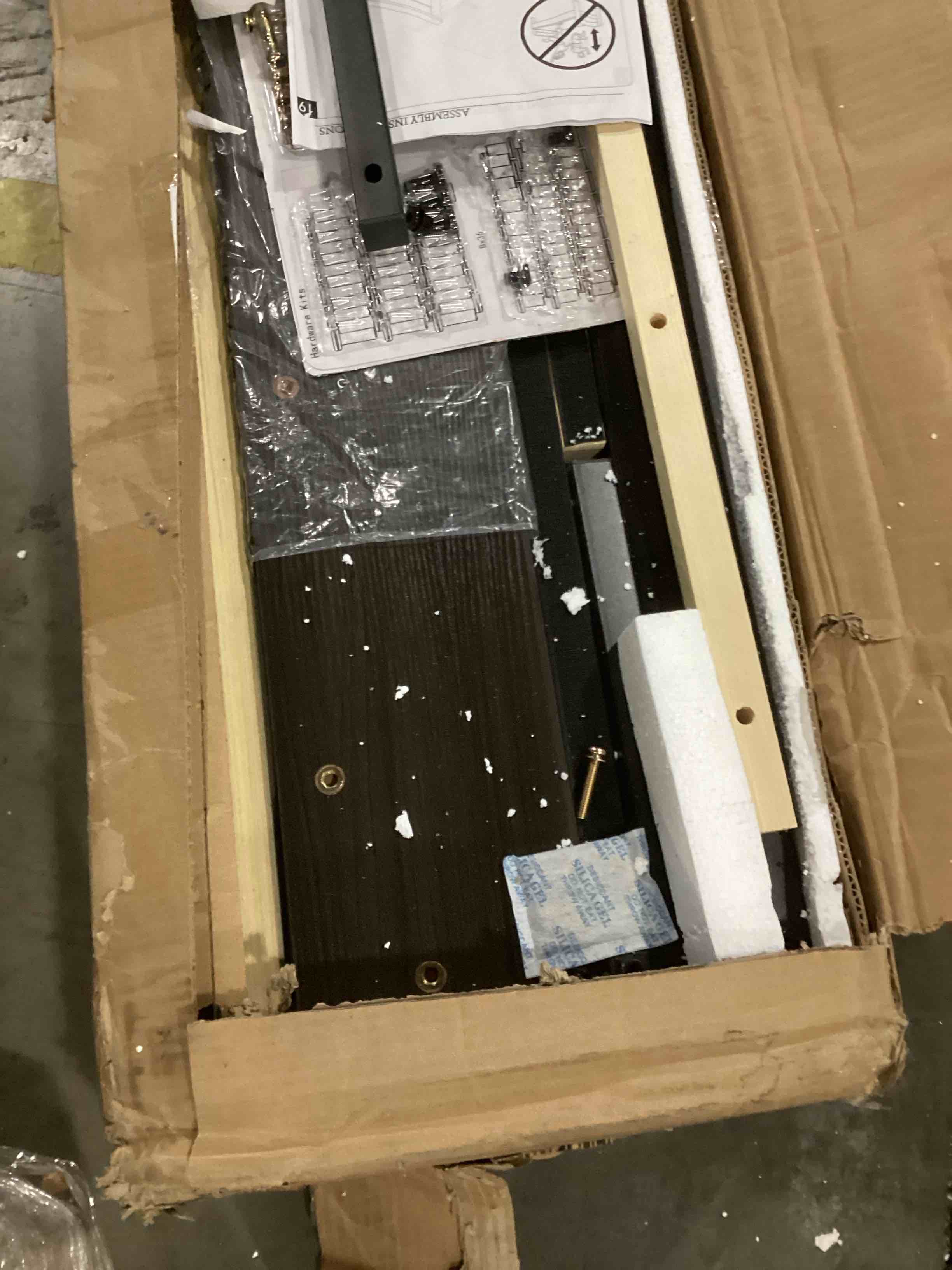 https://s3.amazonaws.com/lotting-images-prod/bidfta/GRN6707808_1736360585452.jpeg