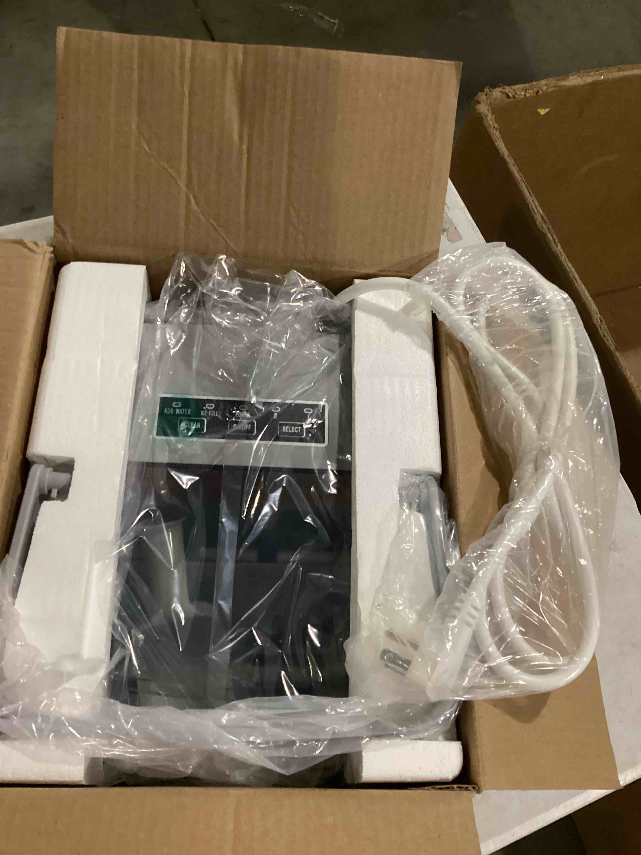 https://s3.amazonaws.com/lotting-images-prod/bidfta/GRN6708058_1736792131453.jpeg