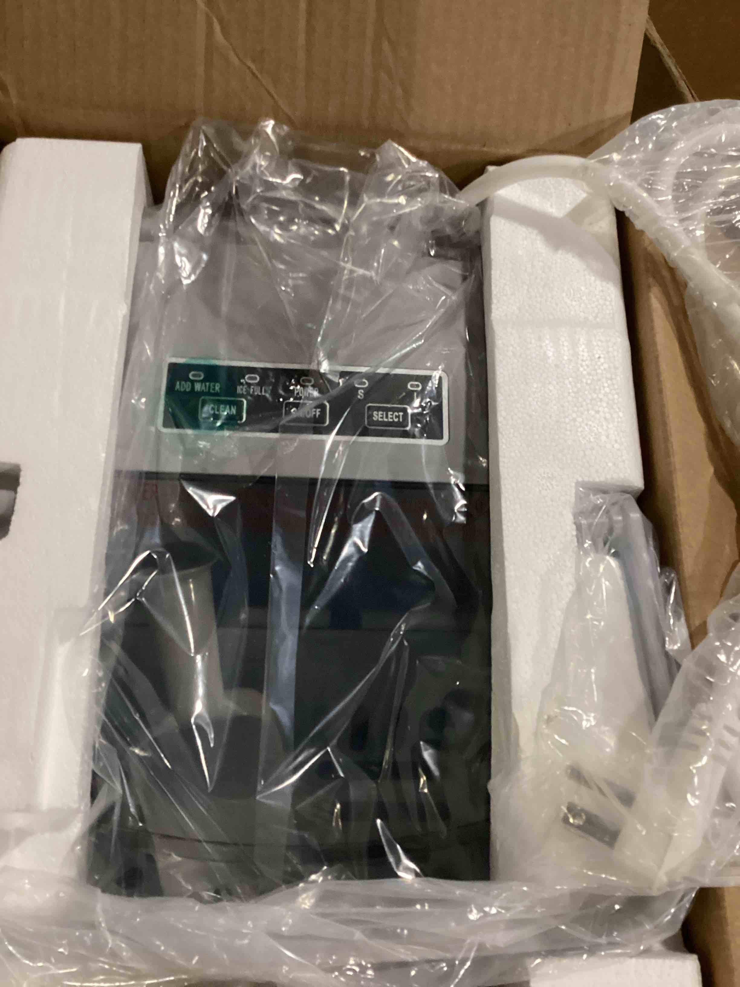 https://s3.amazonaws.com/lotting-images-prod/bidfta/GRN6708058_1736792132821.jpeg