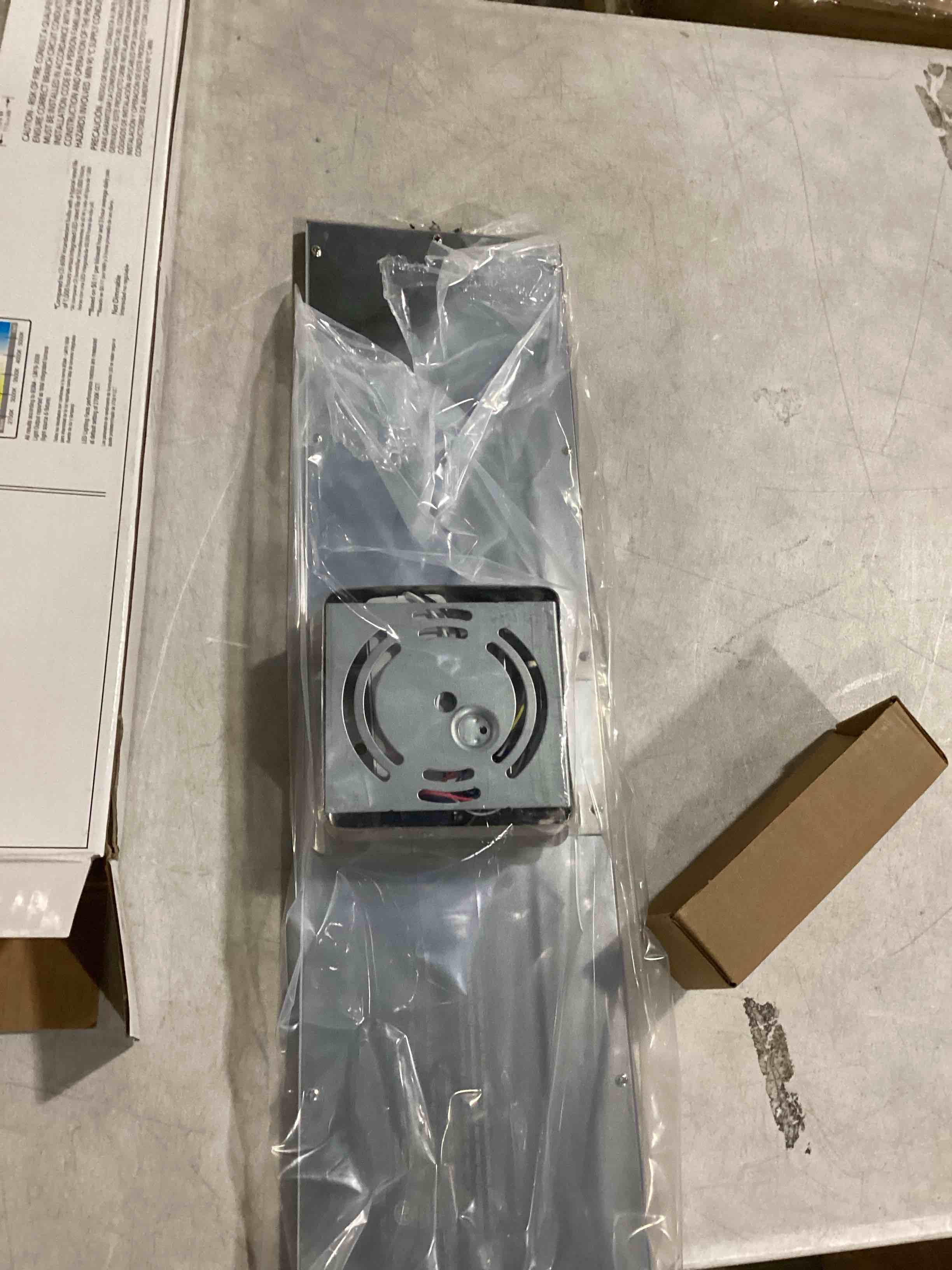 https://s3.amazonaws.com/lotting-images-prod/bidfta/GRN6708290_1736963279452.jpeg