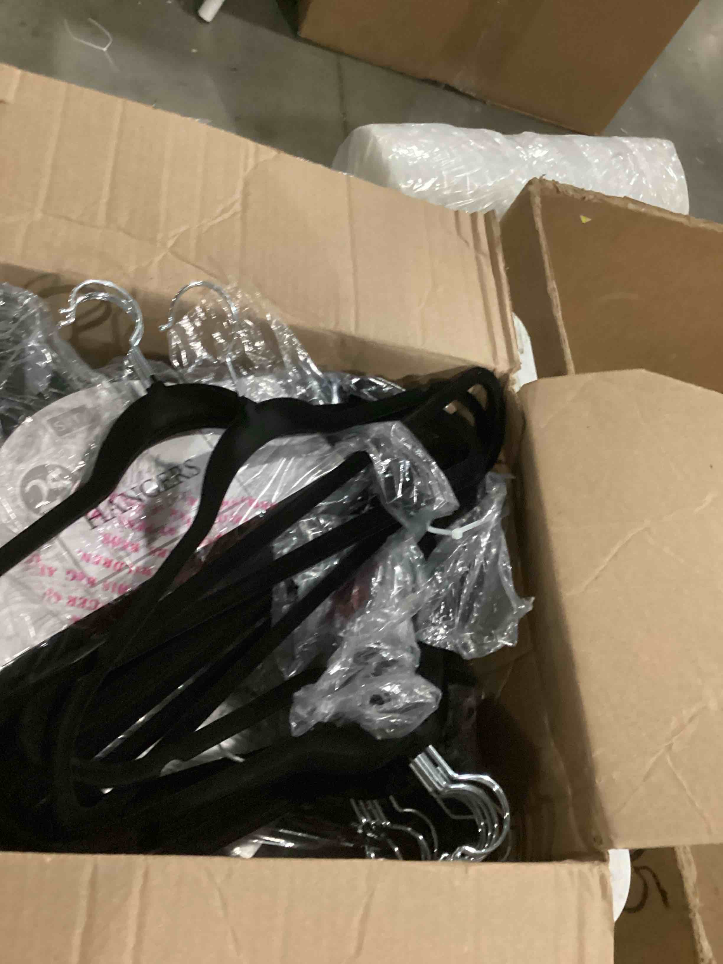 https://s3.amazonaws.com/lotting-images-prod/bidfta/GRN6708390_1737056968195.jpeg