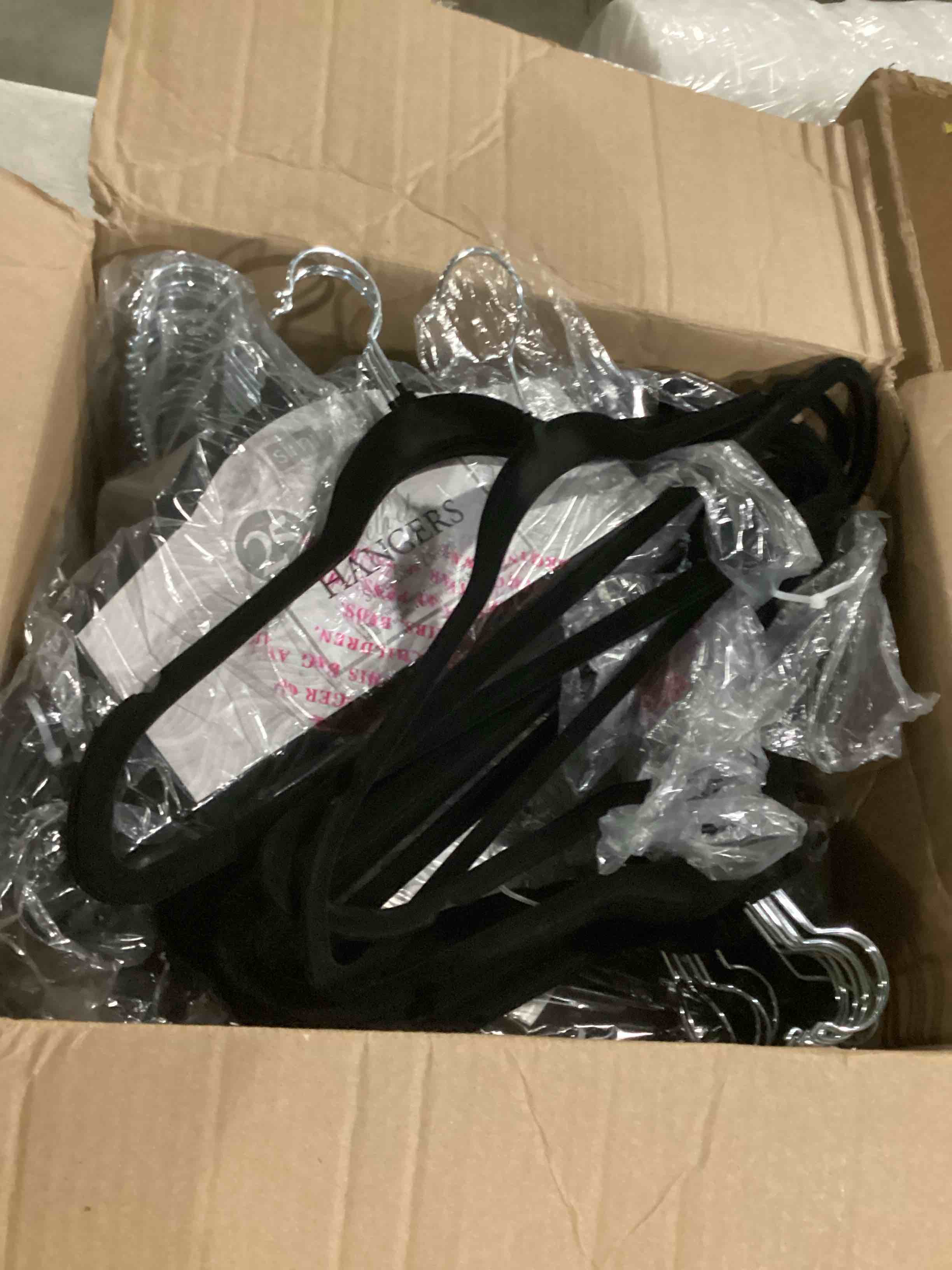 https://s3.amazonaws.com/lotting-images-prod/bidfta/GRN6708390_1737056970098.jpeg