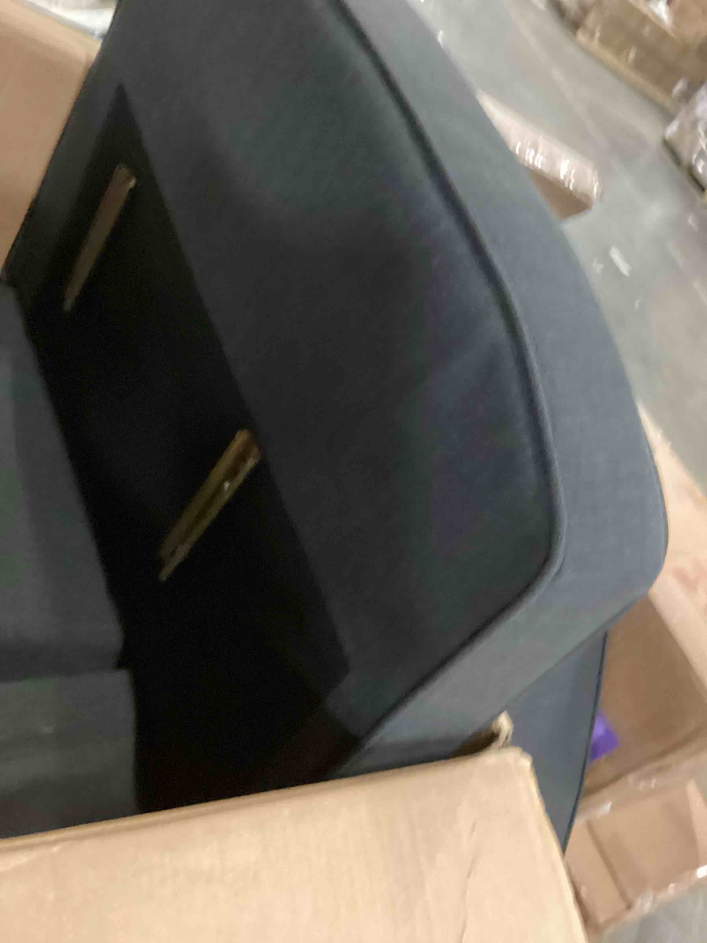 https://s3.amazonaws.com/lotting-images-prod/bidfta/GRN6708875_1734719417771.jpeg