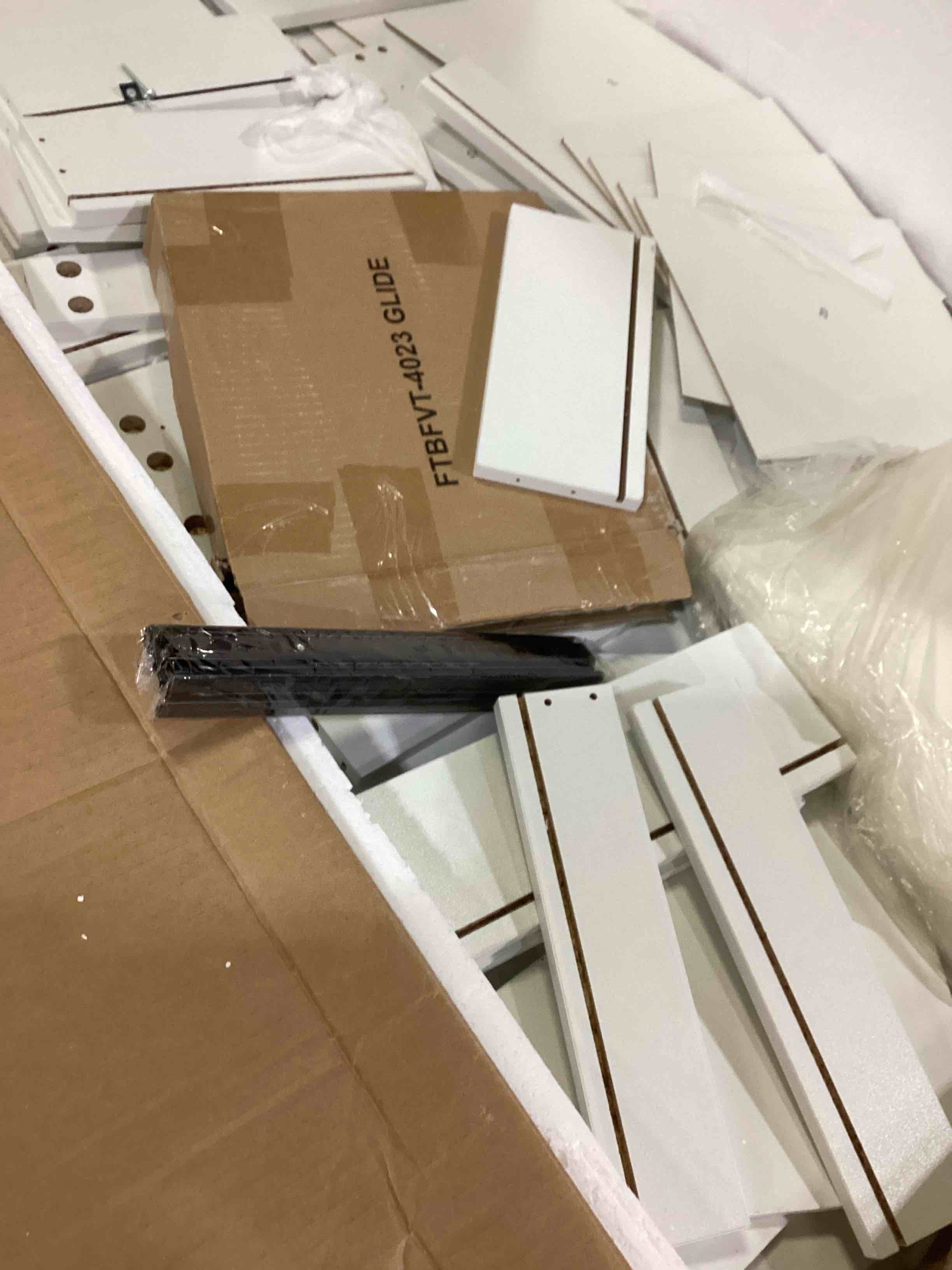 https://s3.amazonaws.com/lotting-images-prod/bidfta/GRN6710678_1734718996965.jpeg
