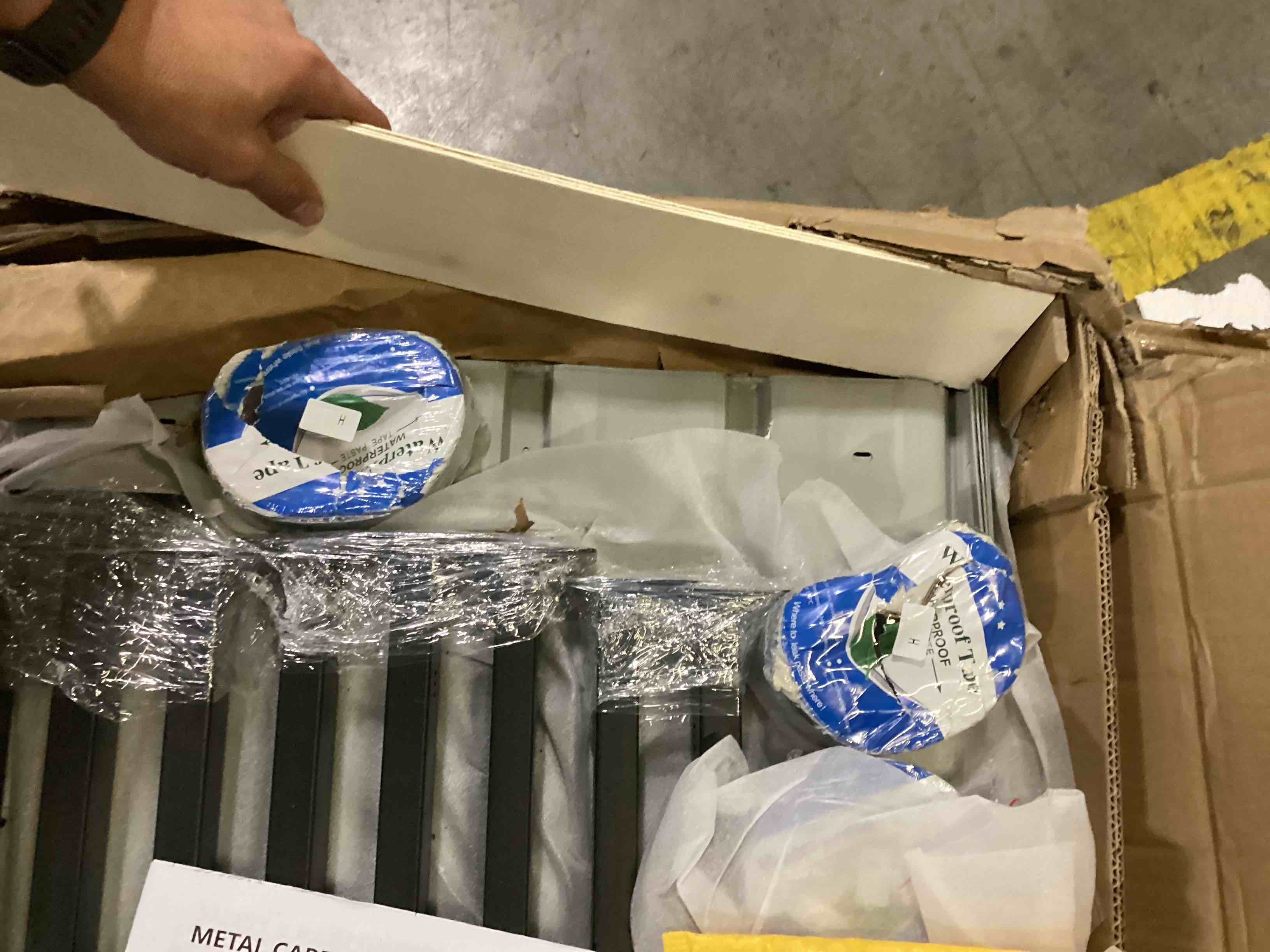 https://s3.amazonaws.com/lotting-images-prod/bidfta/GRN6710993_1735575888716.jpeg