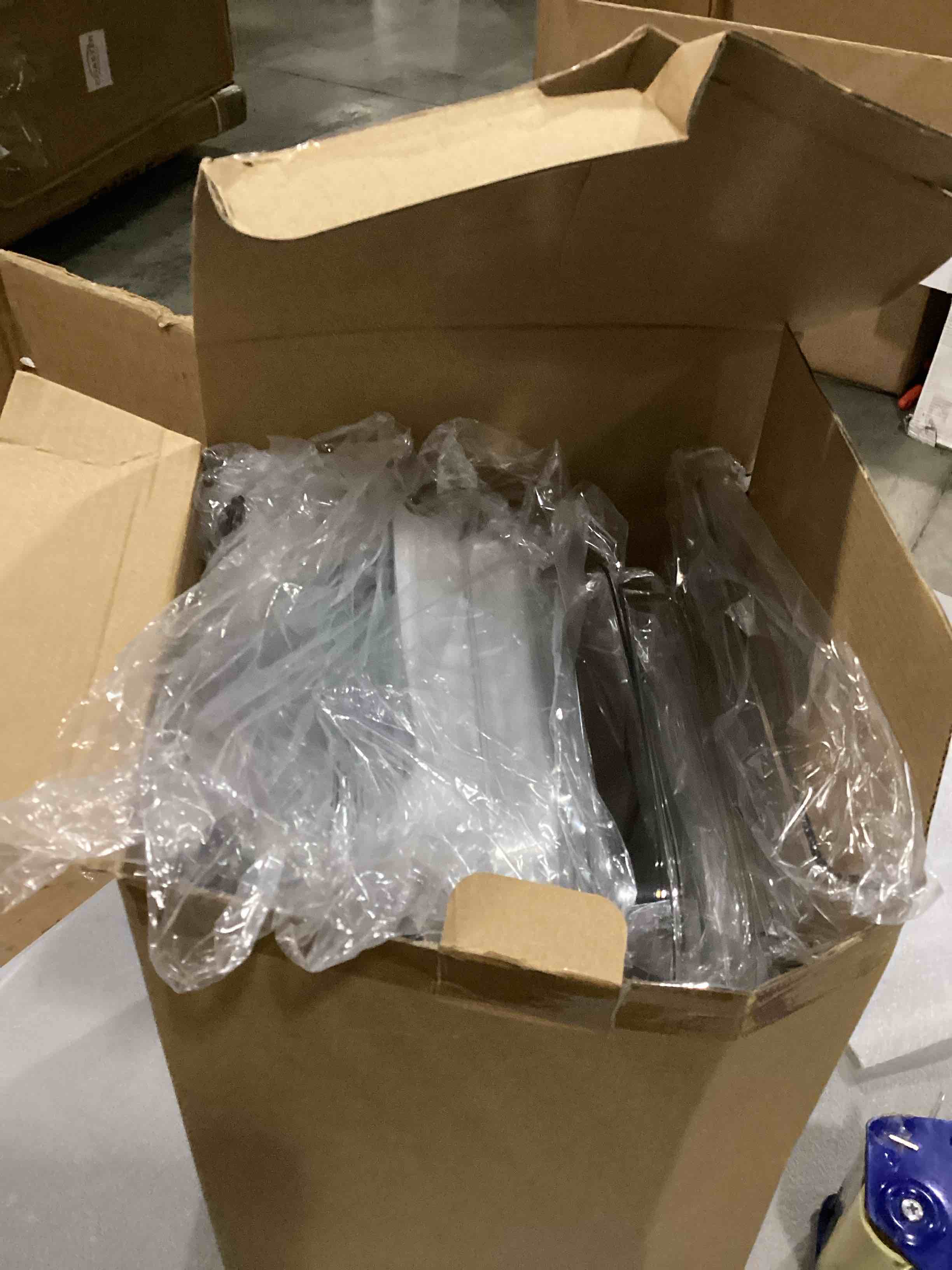 https://s3.amazonaws.com/lotting-images-prod/bidfta/GRN6711652_1733412850579.jpeg
