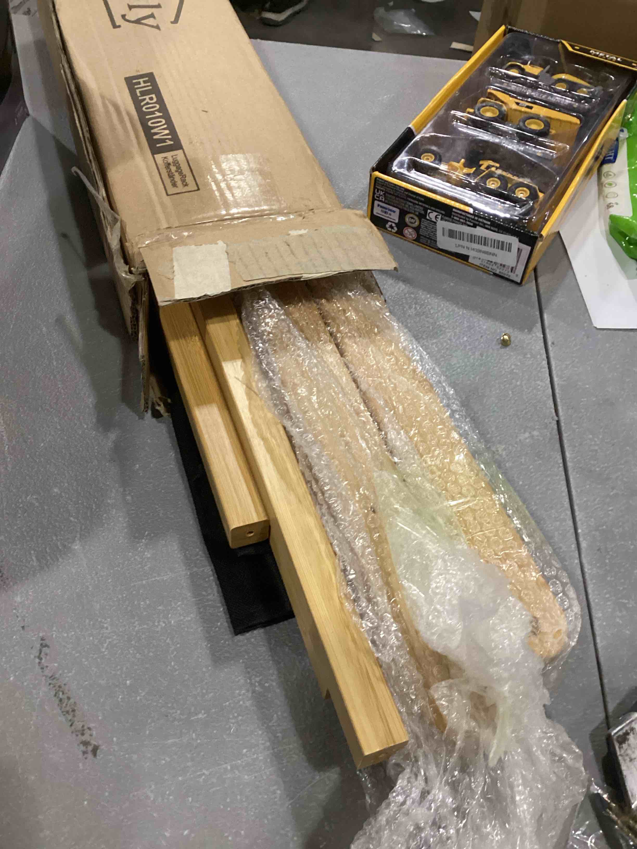 https://s3.amazonaws.com/lotting-images-prod/bidfta/GRN6712451_1733931428046.jpeg