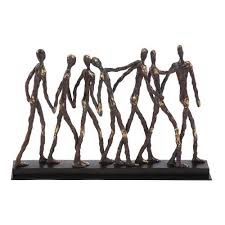 94156 poly resin 9 people - piece broken