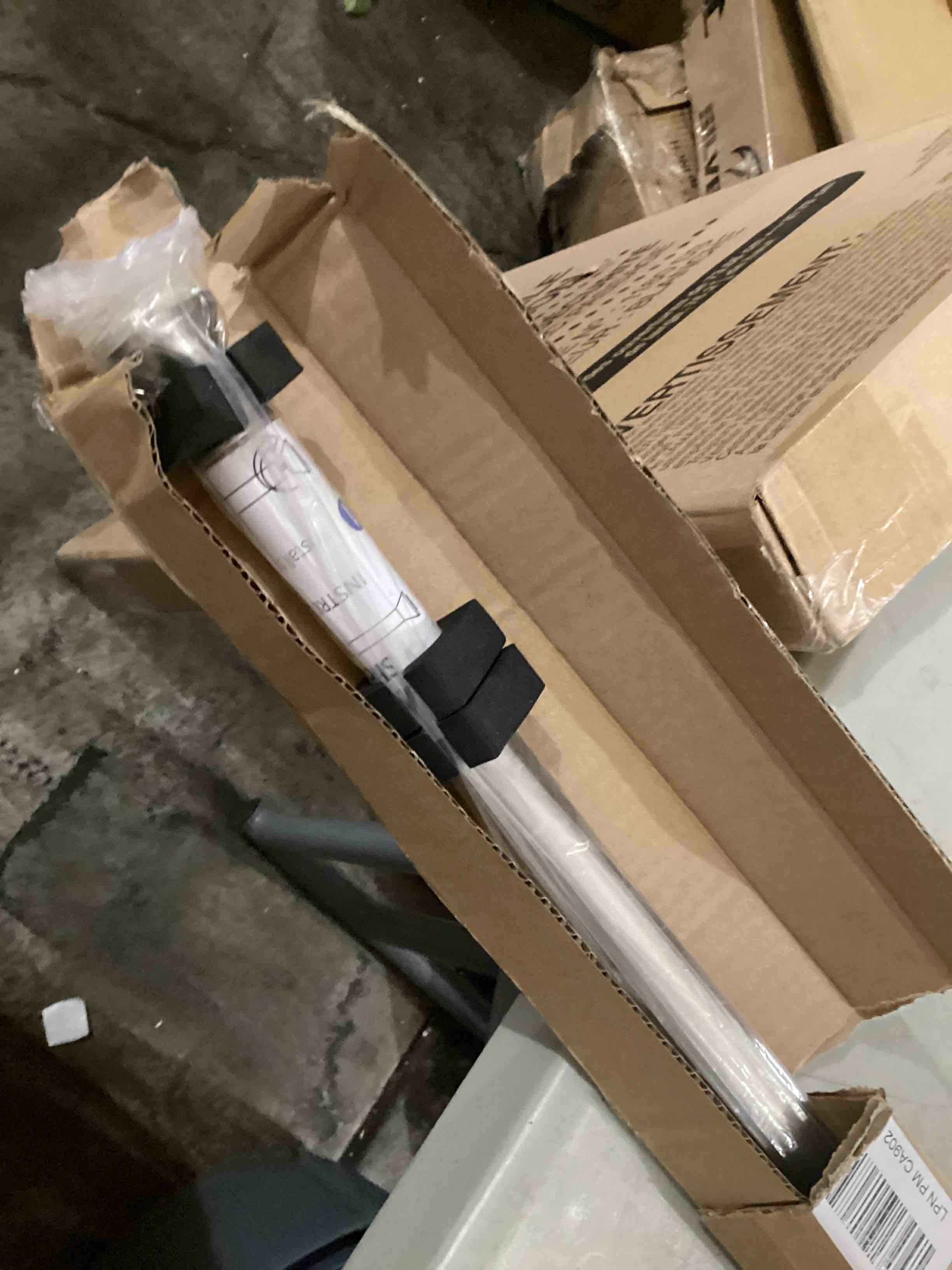 https://s3.amazonaws.com/lotting-images-prod/bidfta/GRN6716667_1727458300538.jpeg