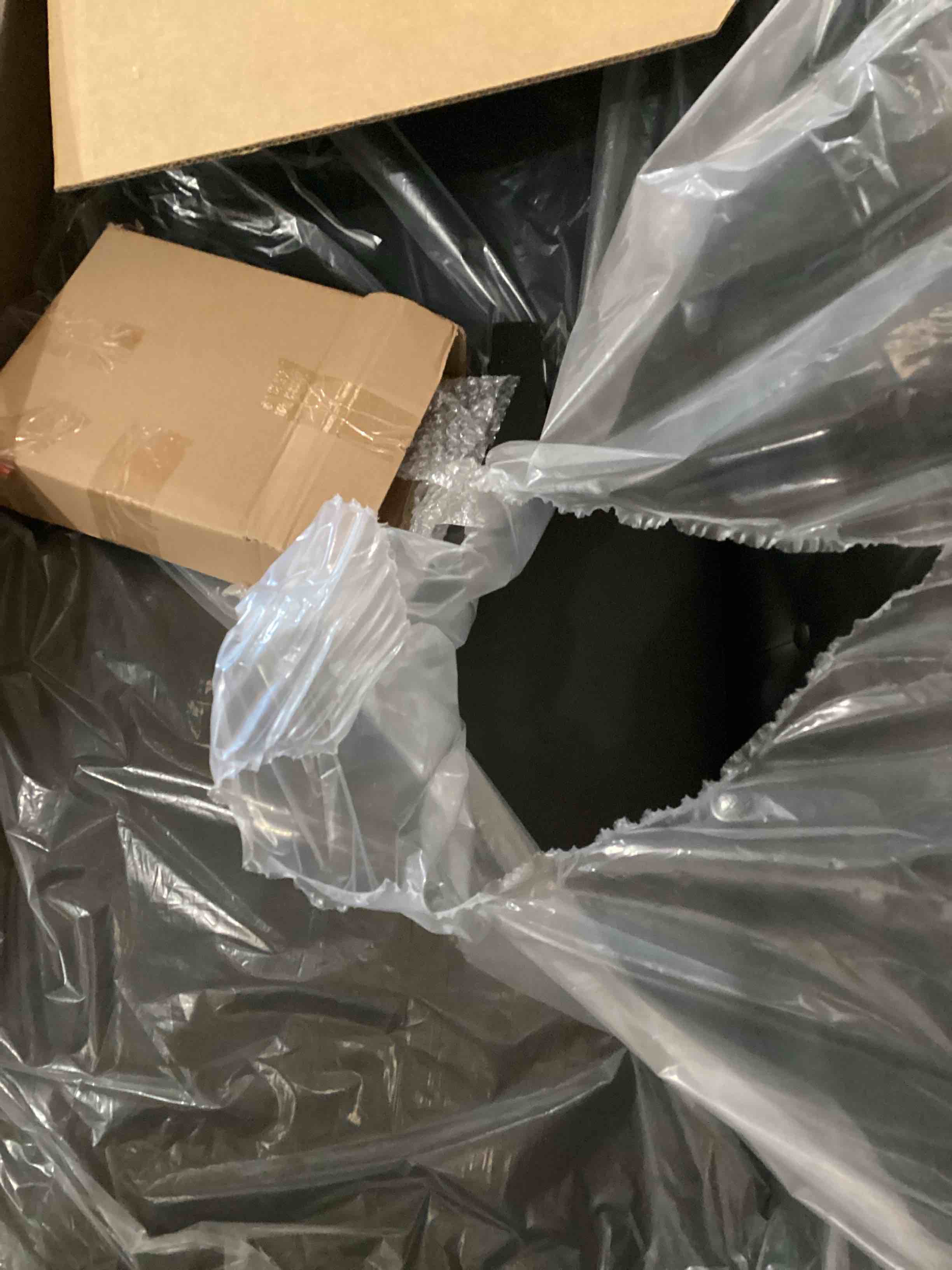 https://s3.amazonaws.com/lotting-images-prod/bidfta/GRN6719357_1723823552907.jpeg