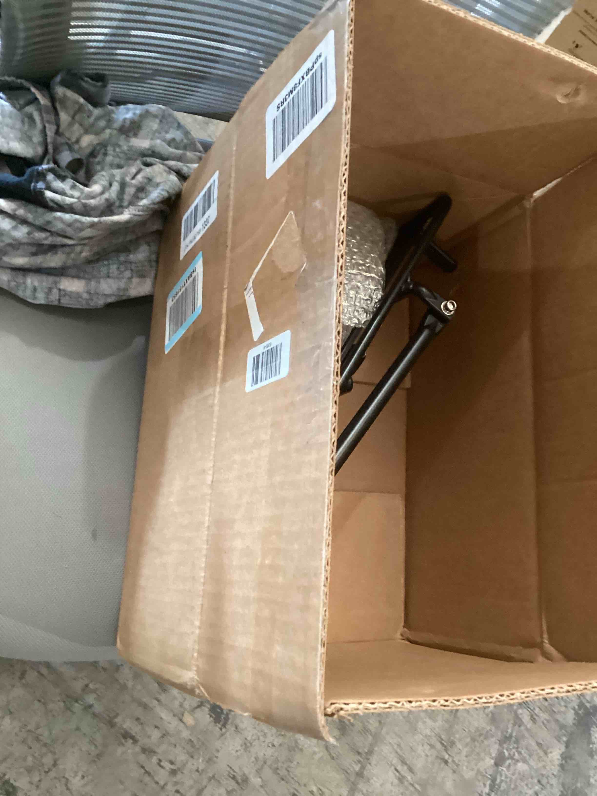 https://s3.amazonaws.com/lotting-images-prod/bidfta/GRN6720226_1726061936771.jpeg