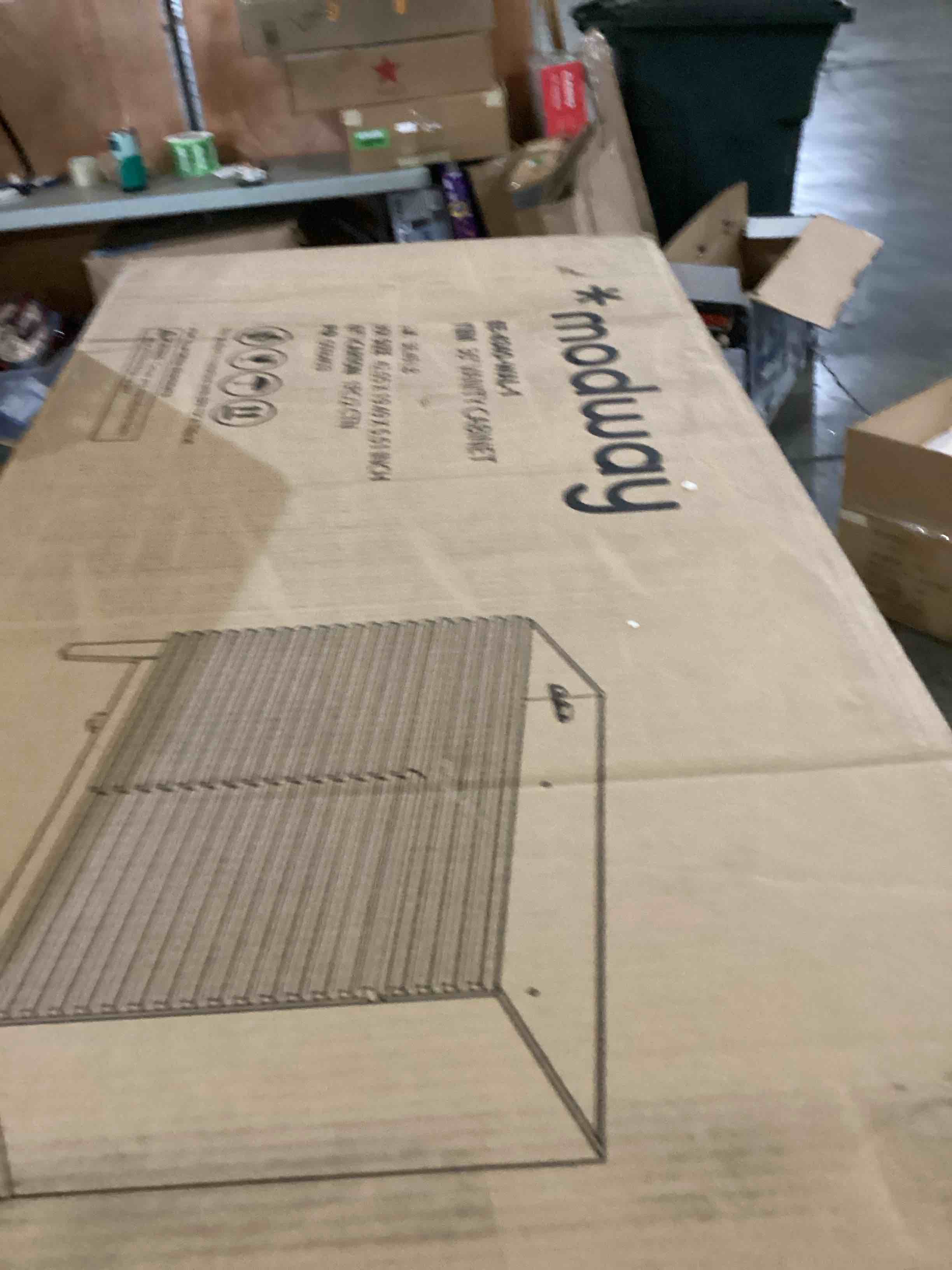 https://s3.amazonaws.com/lotting-images-prod/bidfta/GRN6720424_1726577851297.jpeg