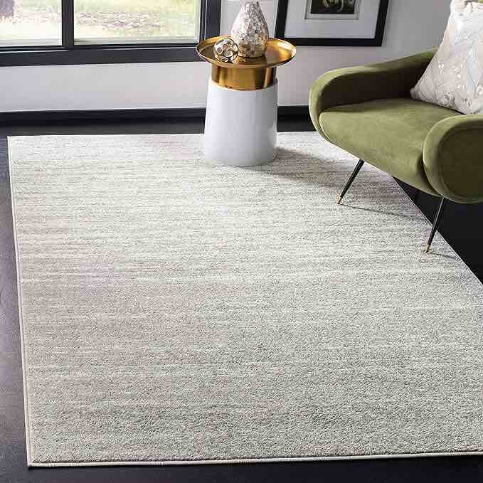 SAFAVIEH Adirondack Collection Area Rug - 5'1" x 7'6", Light Grey & Grey, Modern Ombre Design, Non-Shedding & Easy Care, Ideal for High Traffic Areas in Living Room, Bedroom (ADR113C)