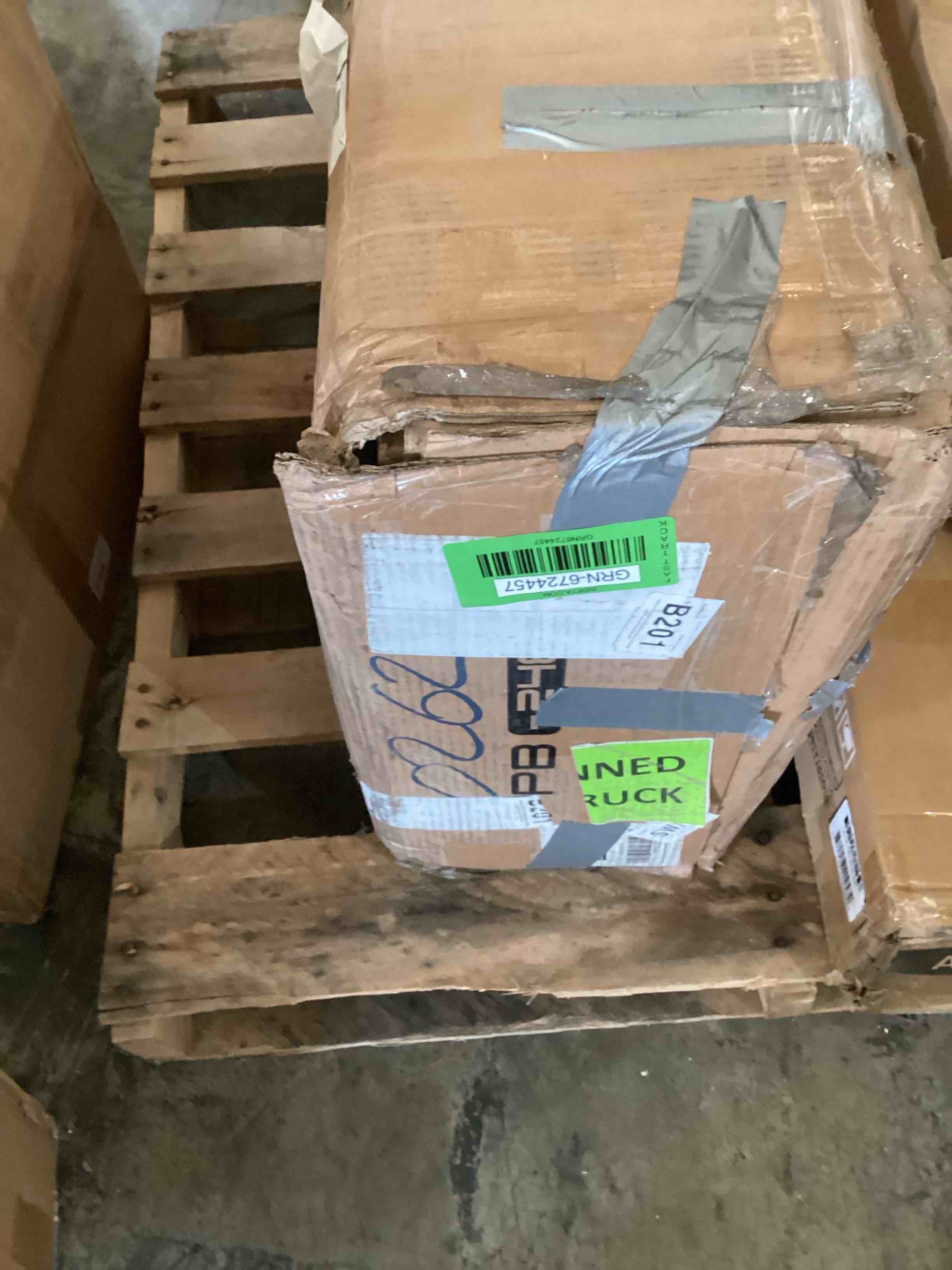 https://s3.amazonaws.com/lotting-images-prod/bidfta/GRN6724457_1728306326838.jpeg