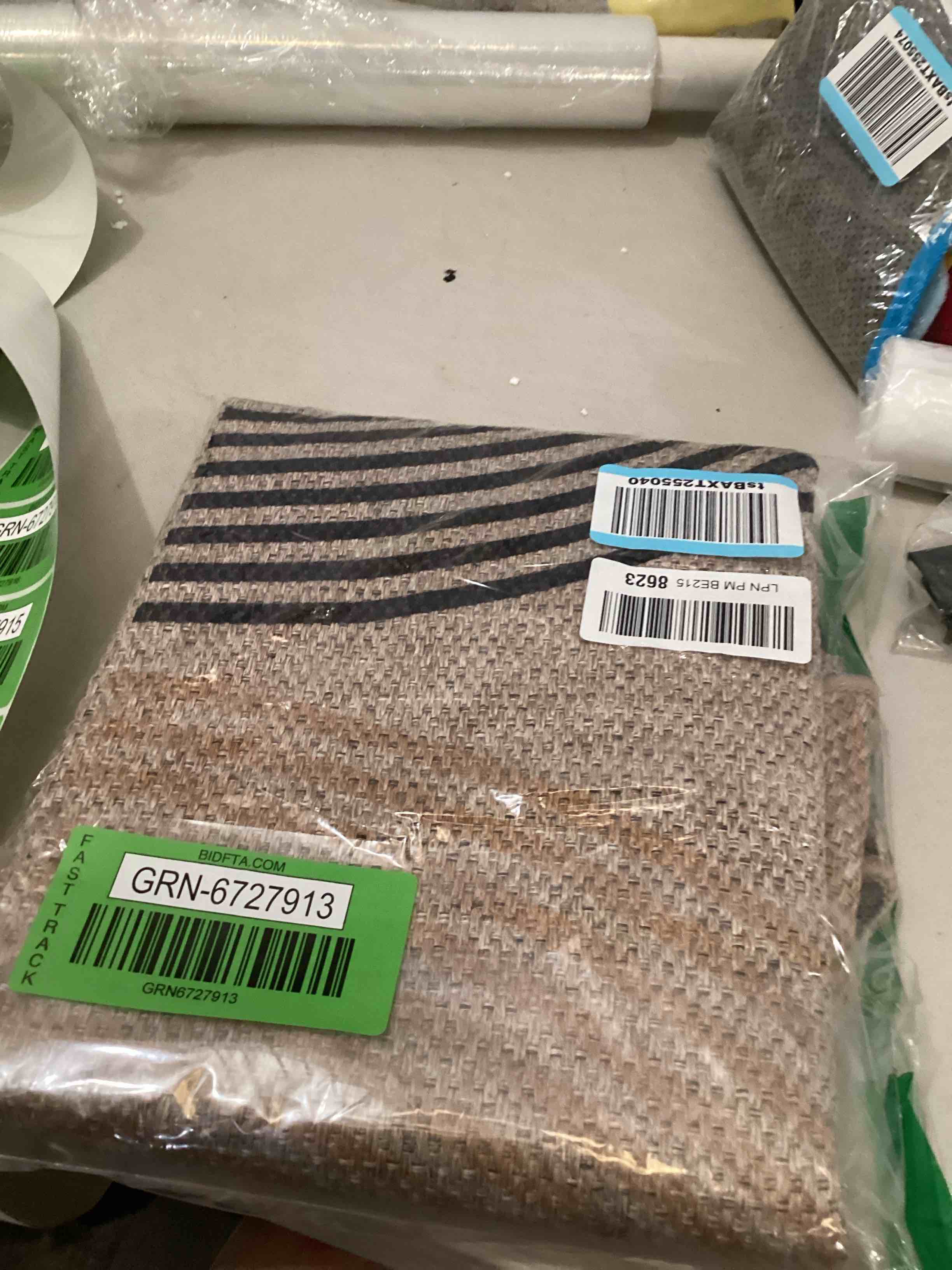 https://s3.amazonaws.com/lotting-images-prod/bidfta/GRN6727913_1727121752829.jpeg