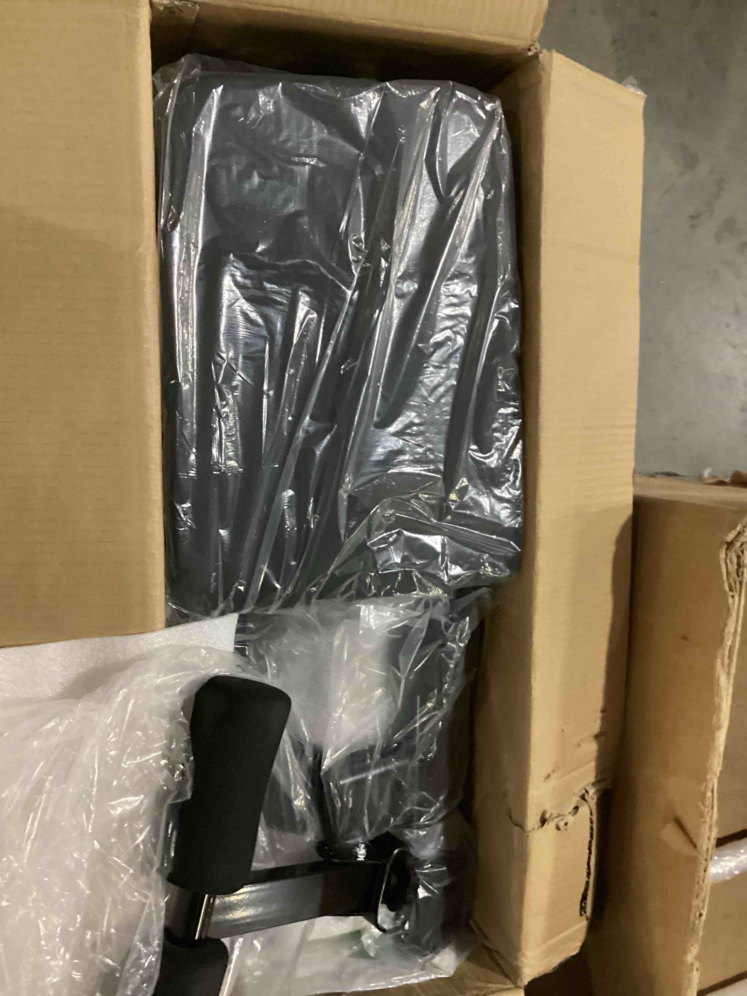 https://s3.amazonaws.com/lotting-images-prod/bidfta/GRN6728212_1729698626677.jpeg